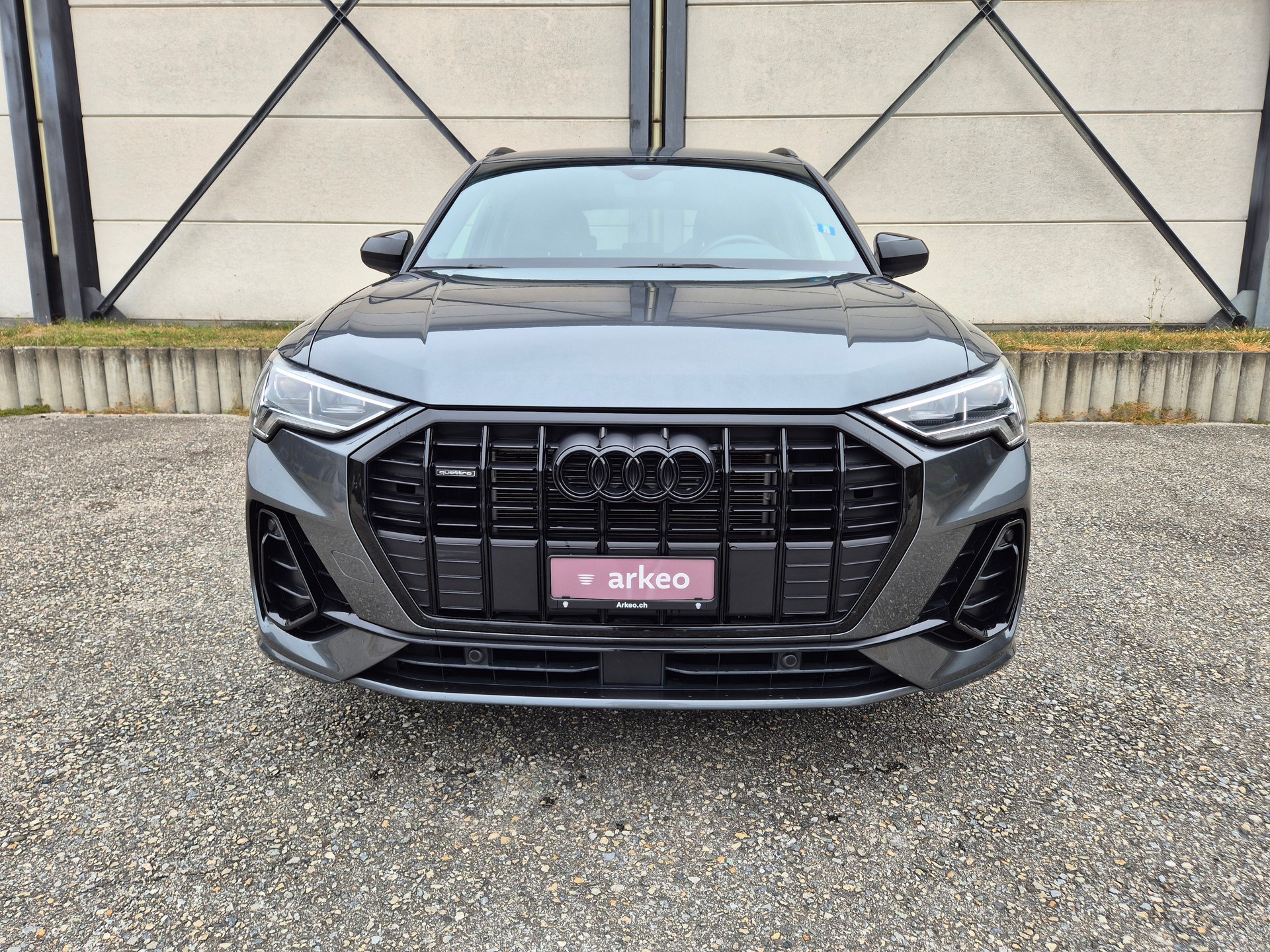 AUDI Q3 40 TFSI S line quattro S-tronic-image-1