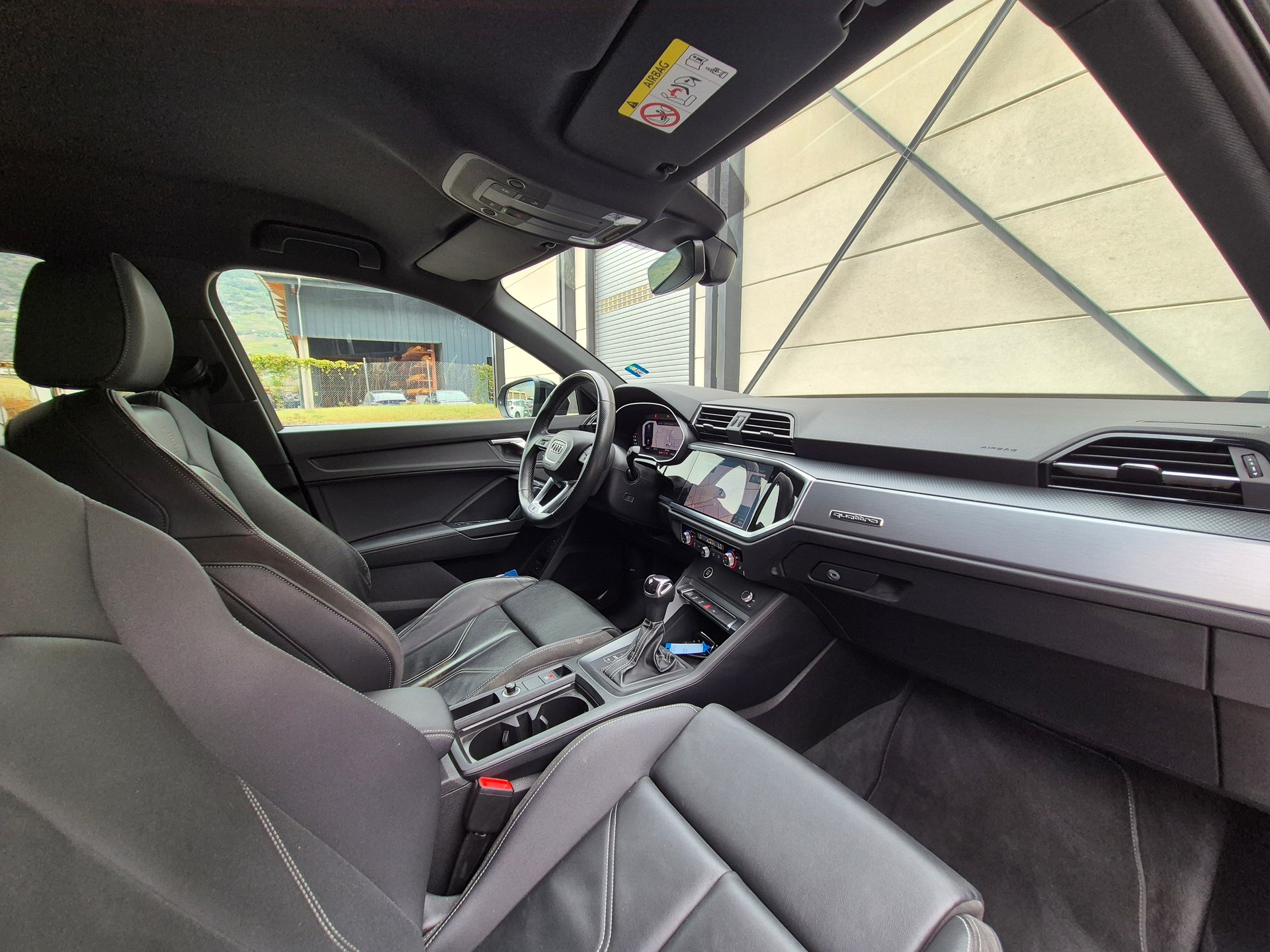 AUDI Q3 40 TFSI S line quattro S-tronic-image-6