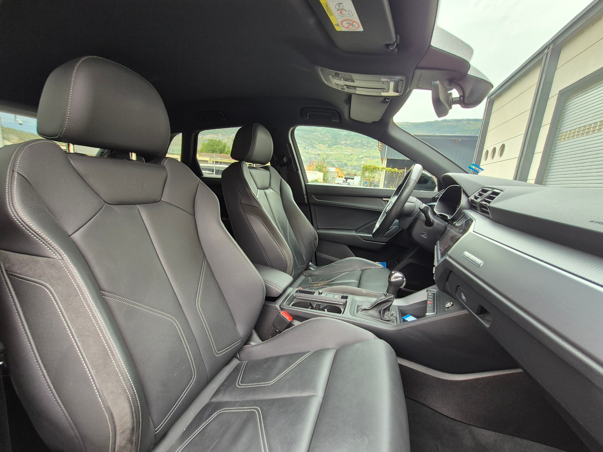 AUDI Q3 40 TFSI S line quattro S-tronic-image-7