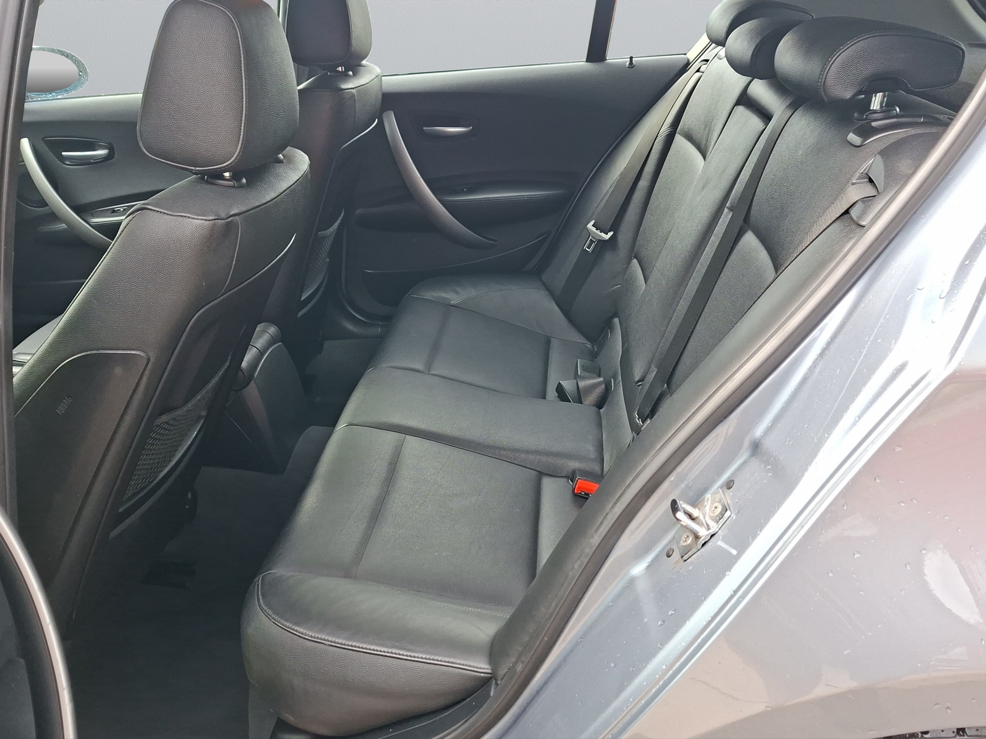BMW 120i-image-12