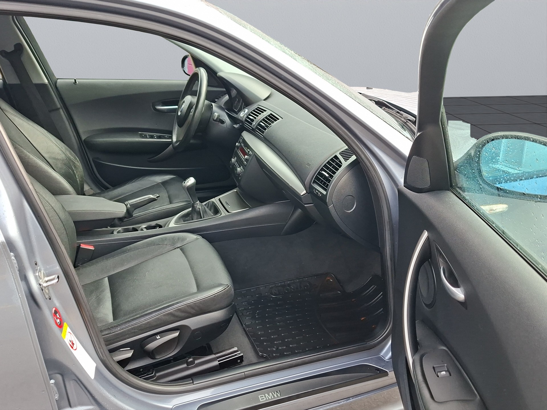 BMW 120i-image-17