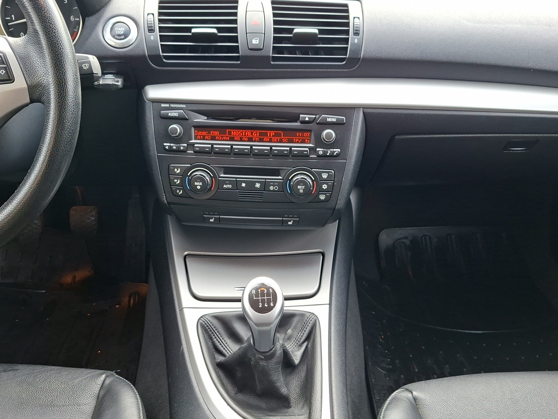 BMW 120i-image-13