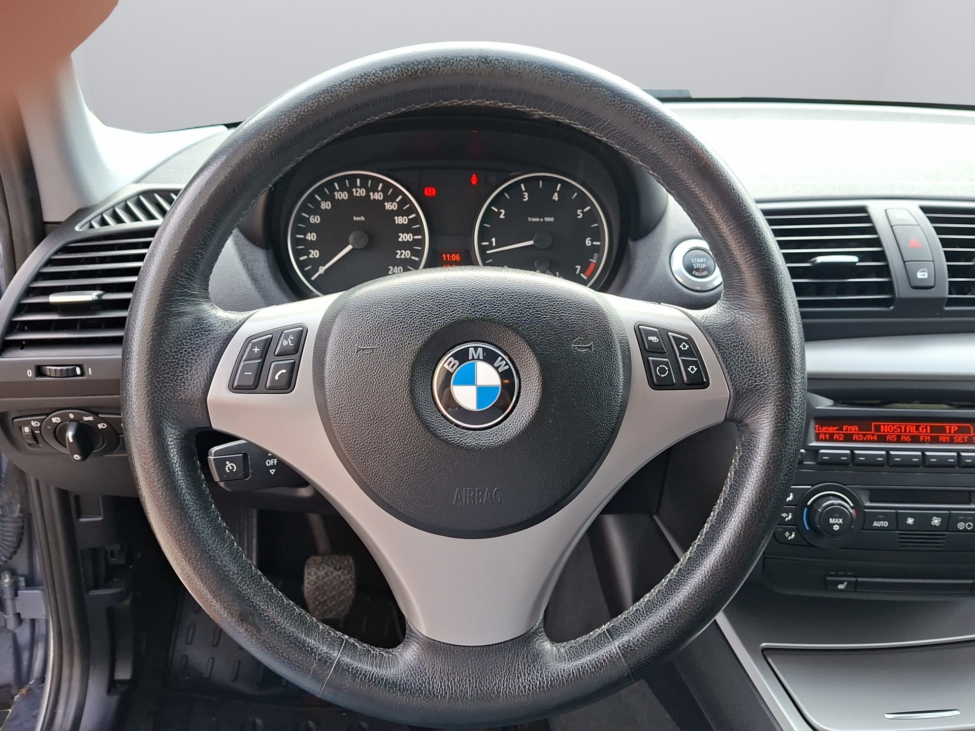 BMW 120i-image-9