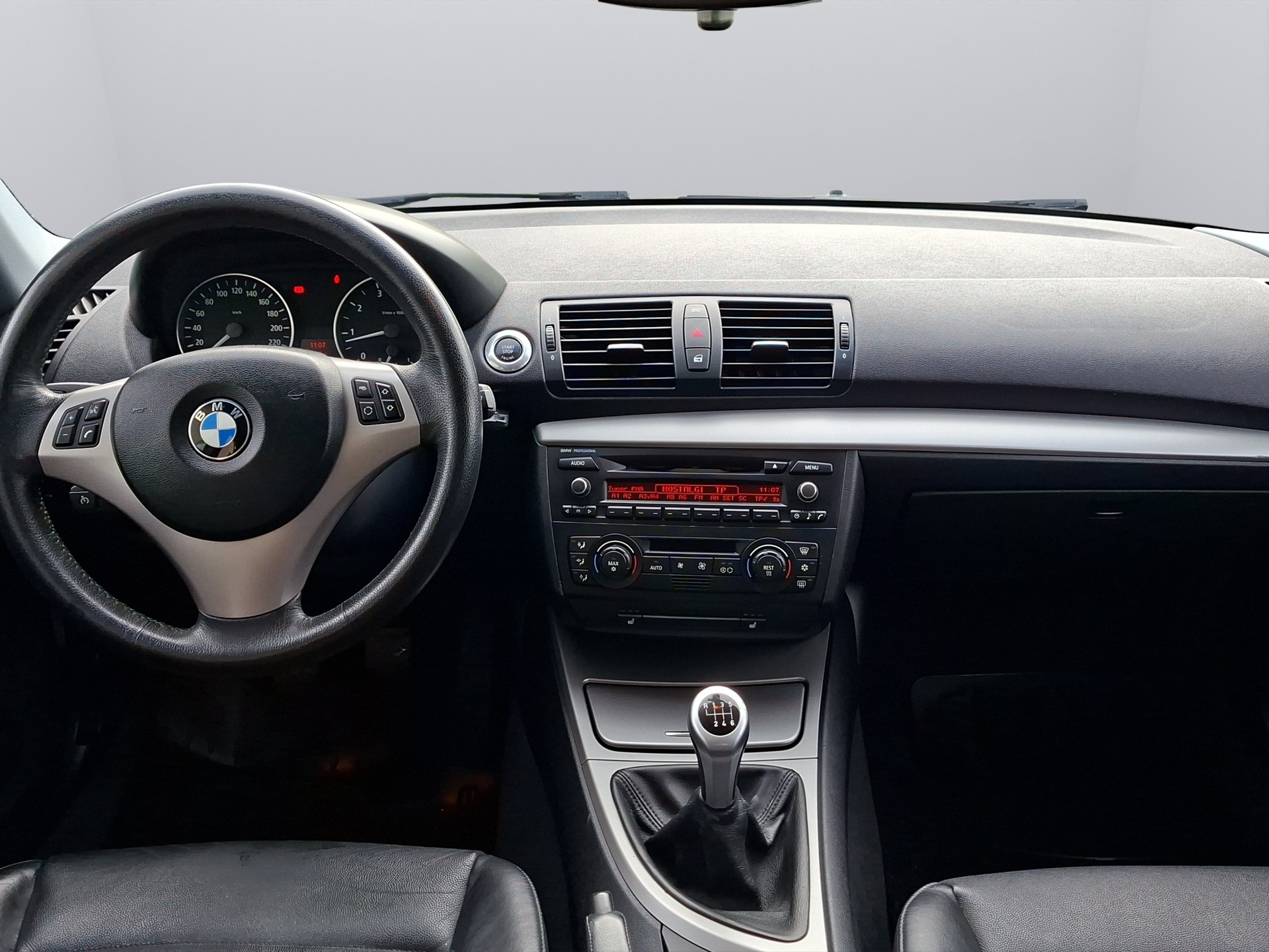 BMW 120i-image-11