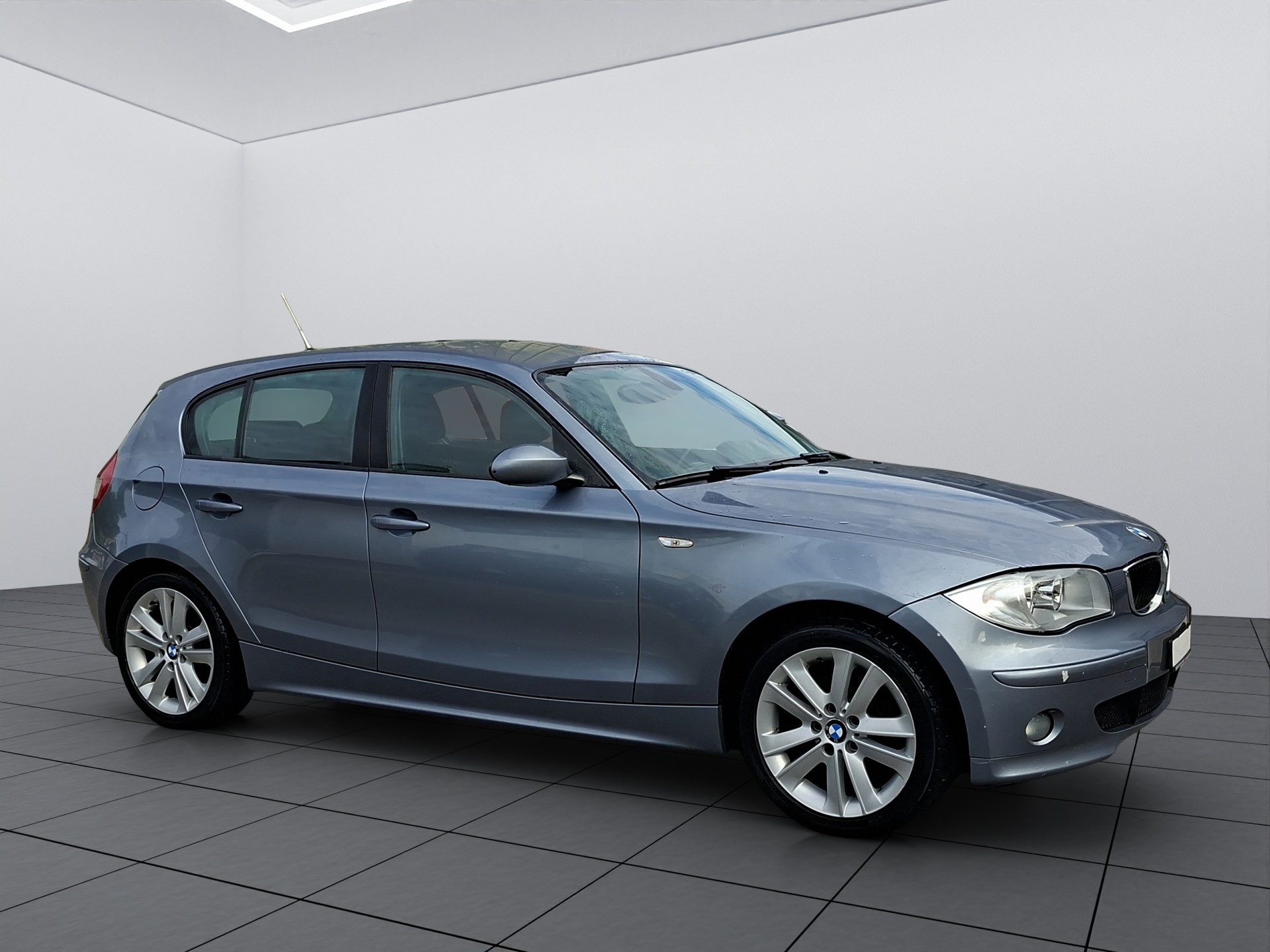 BMW 120i-image-7