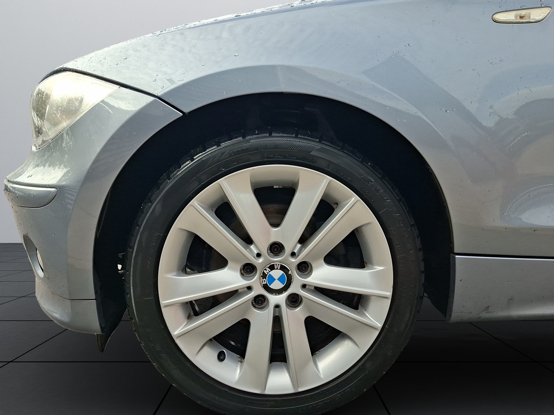 BMW 120i-image-18