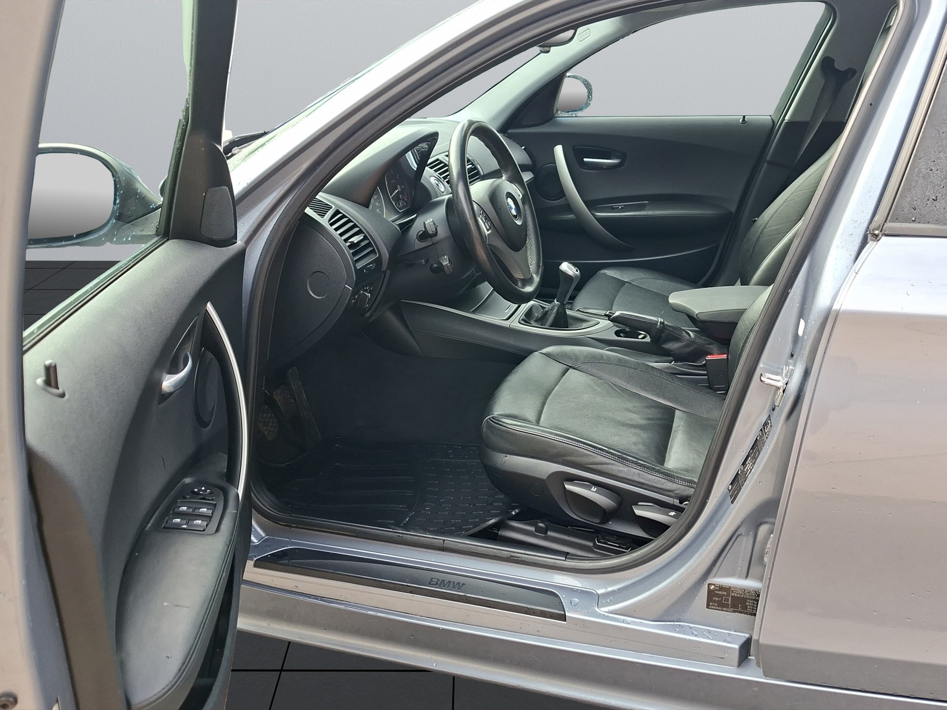 BMW 120i-image-19