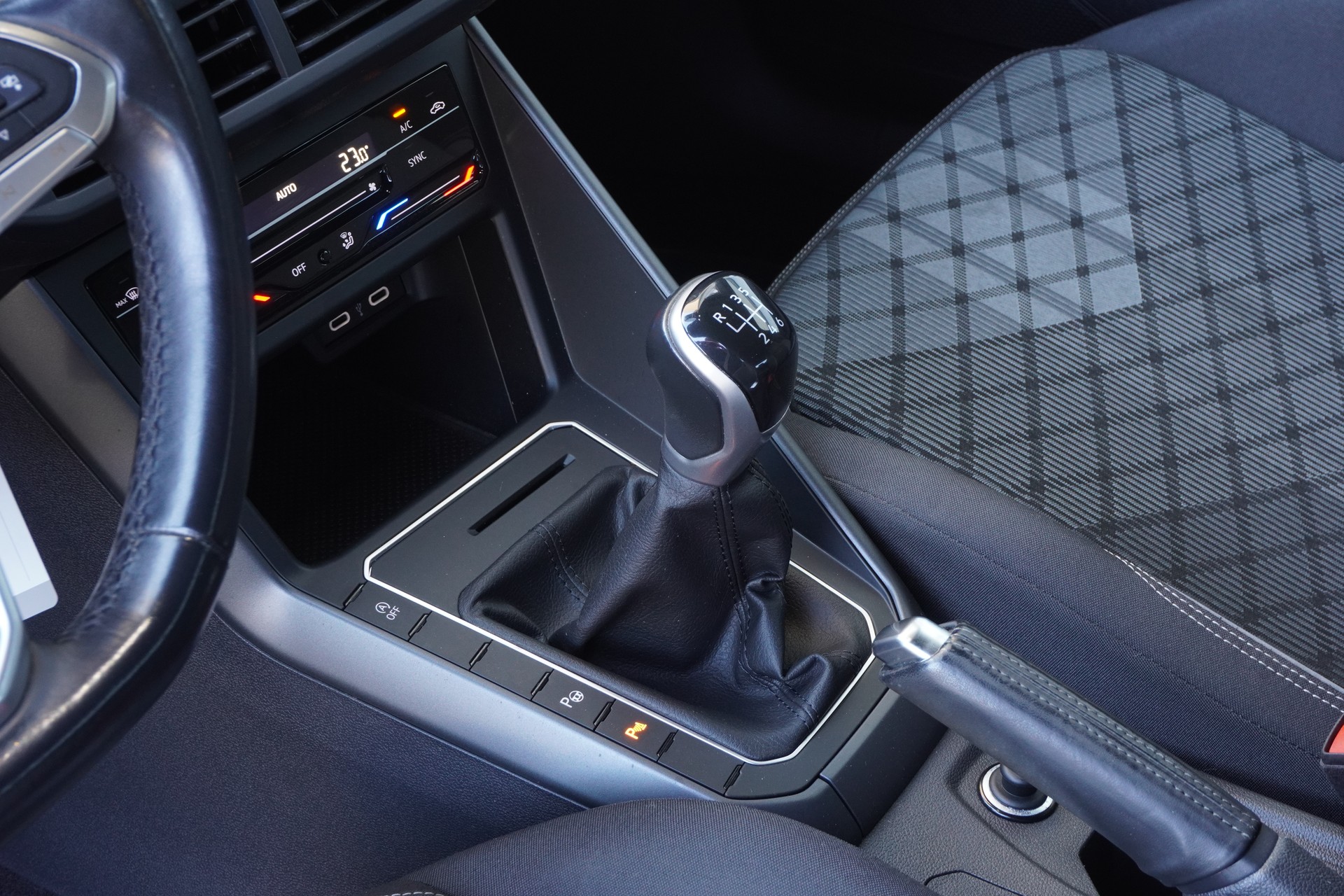VW Taigo 1.0 TSI R-Line-image-12