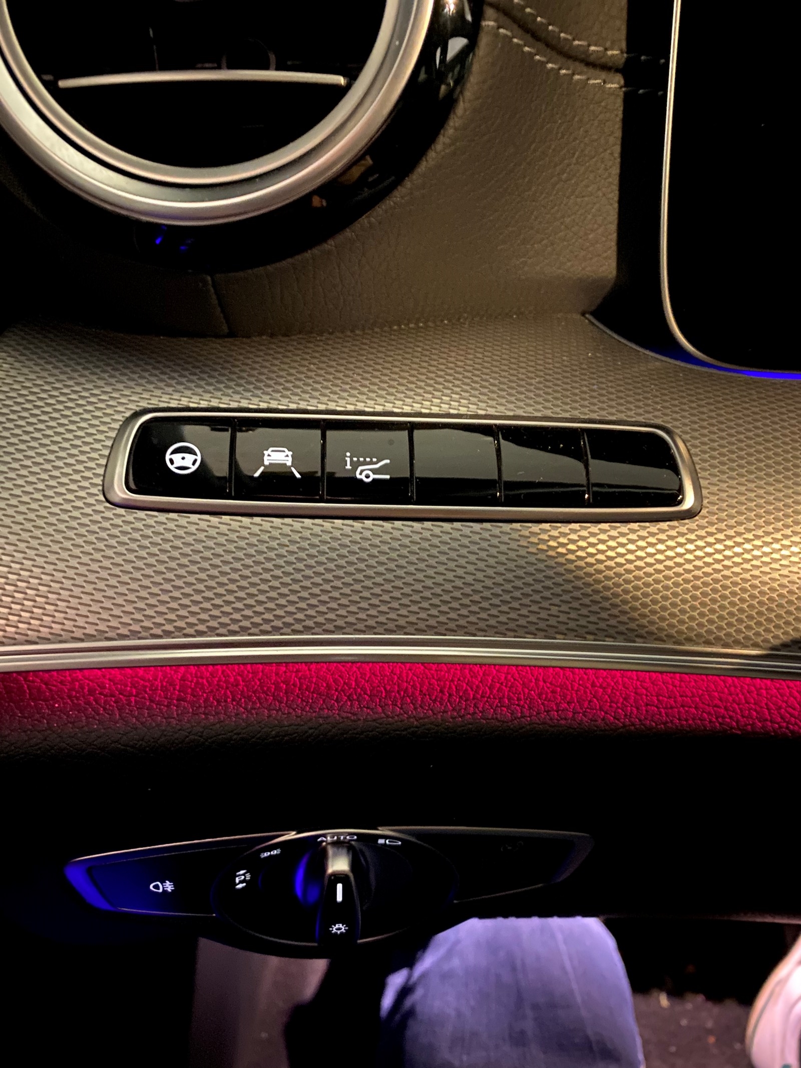 MERCEDES-BENZ E 220 d AMG Line 4Matic 9G-Tronic-image-15
