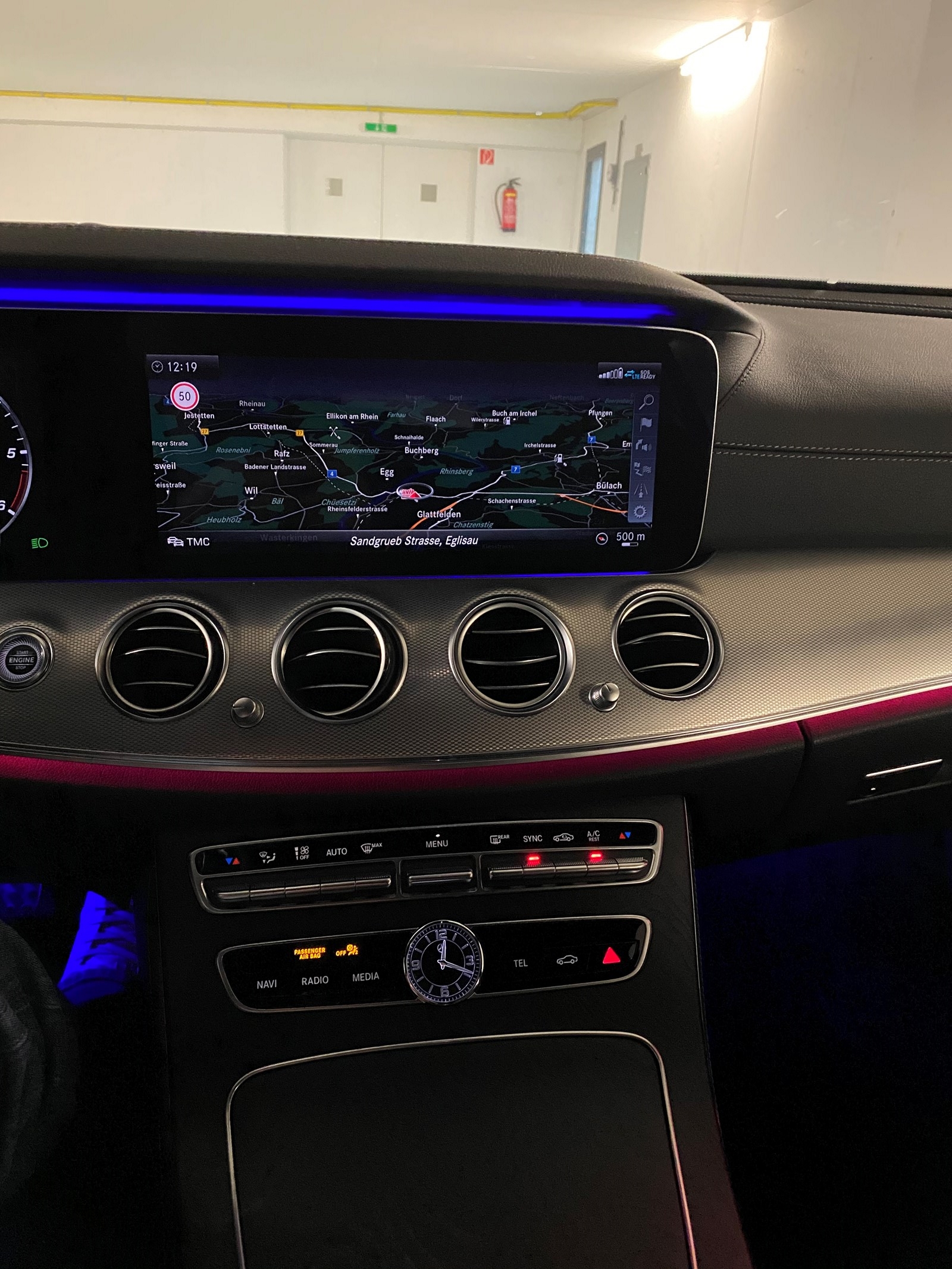 MERCEDES-BENZ E 220 d AMG Line 4Matic 9G-Tronic-image-9