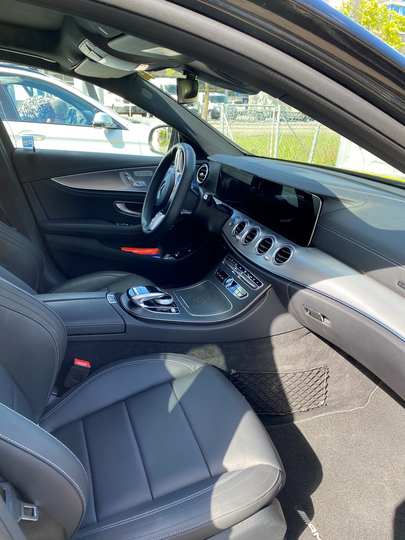 MERCEDES-BENZ E 220 d AMG Line 4Matic 9G-Tronic-image-11