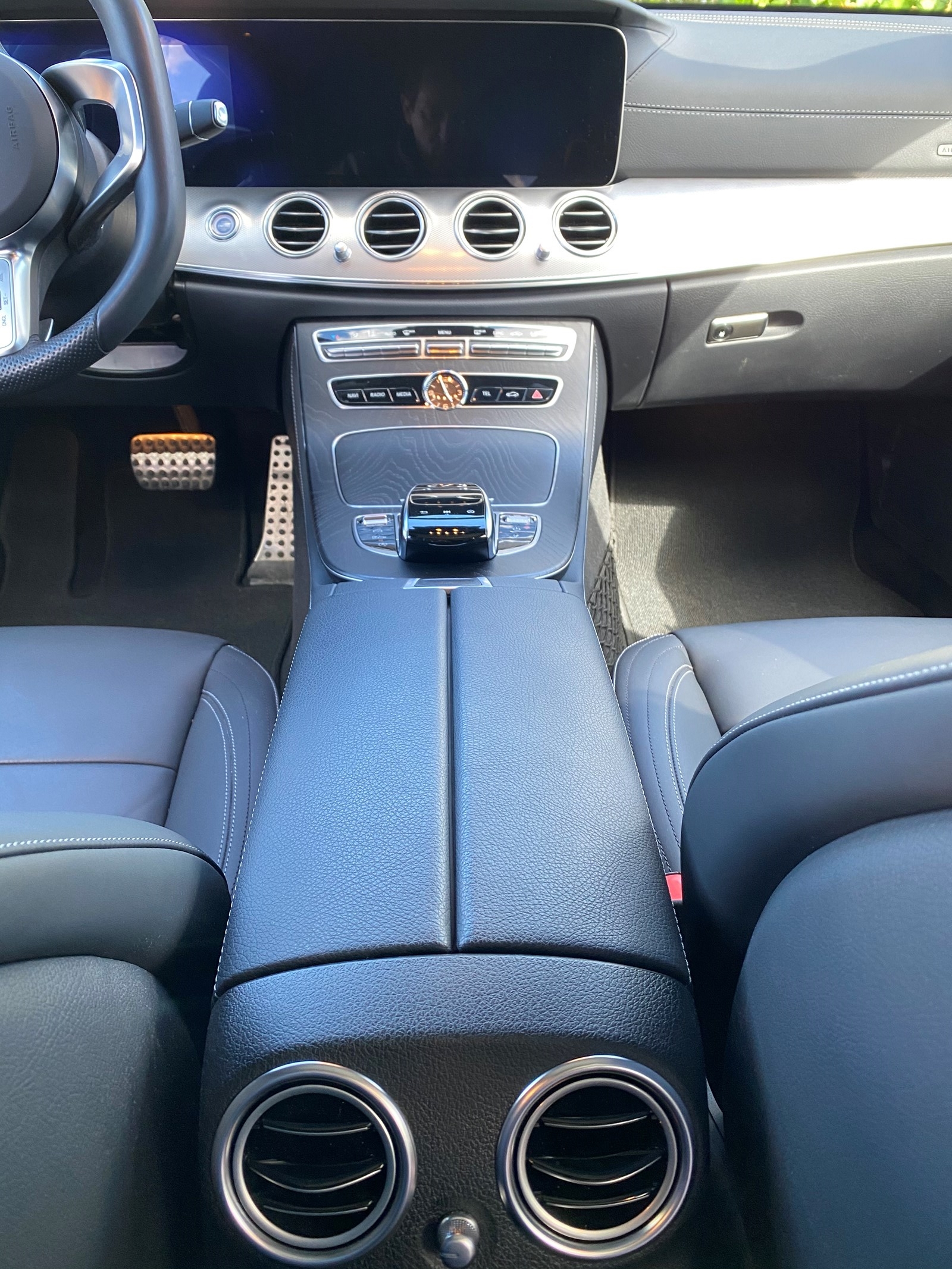 MERCEDES-BENZ E 220 d AMG Line 4Matic 9G-Tronic-image-10
