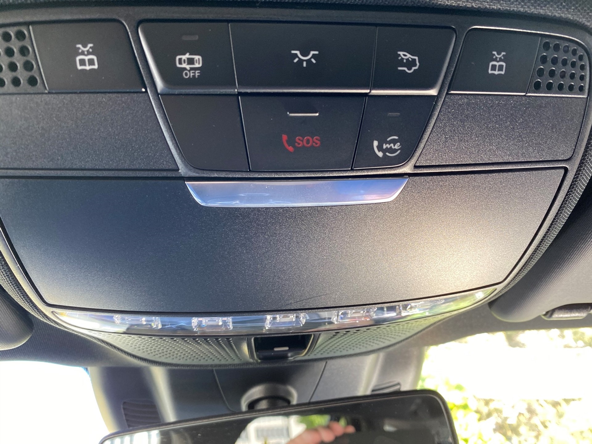 MERCEDES-BENZ E 220 d AMG Line 4Matic 9G-Tronic-image-18