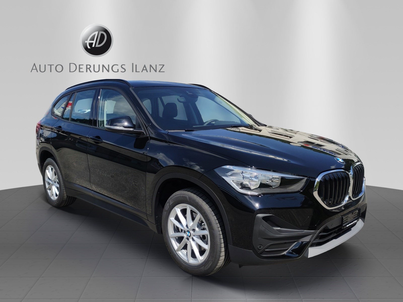 BMW X1 xDrive 18d Essent.Ed-showroom-element-1