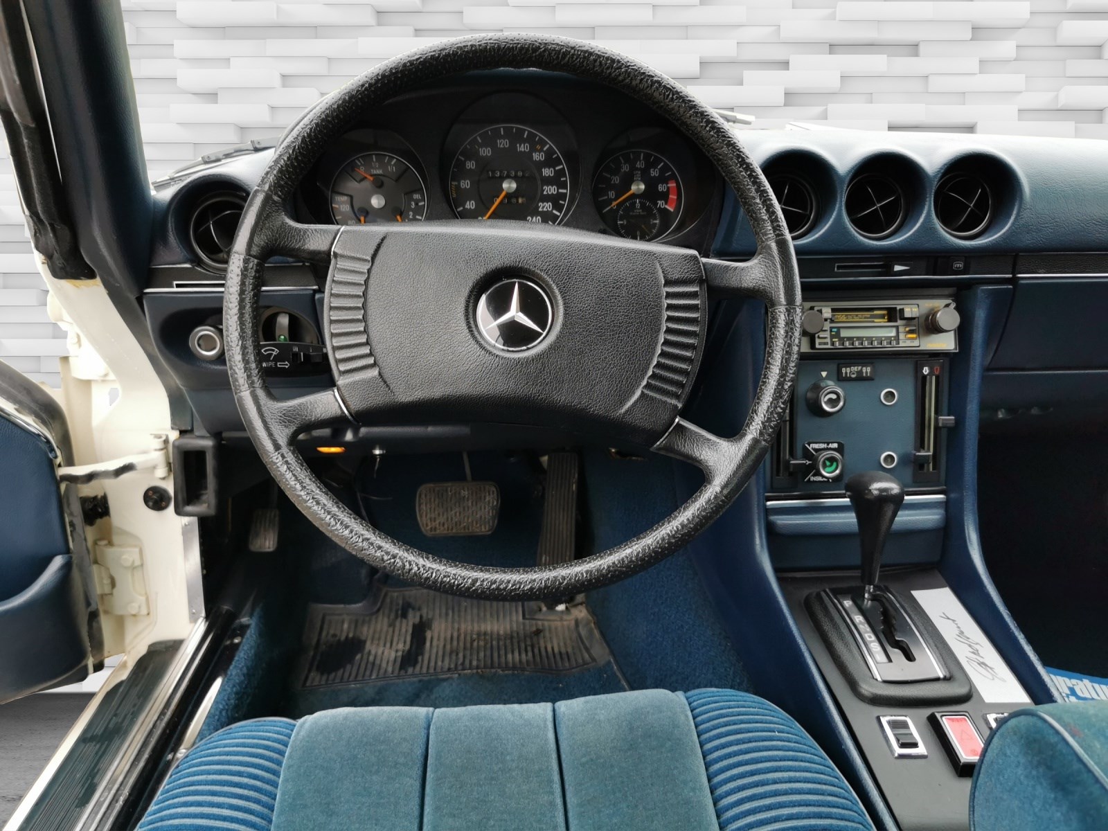MERCEDES-BENZ SLC 450-image-9
