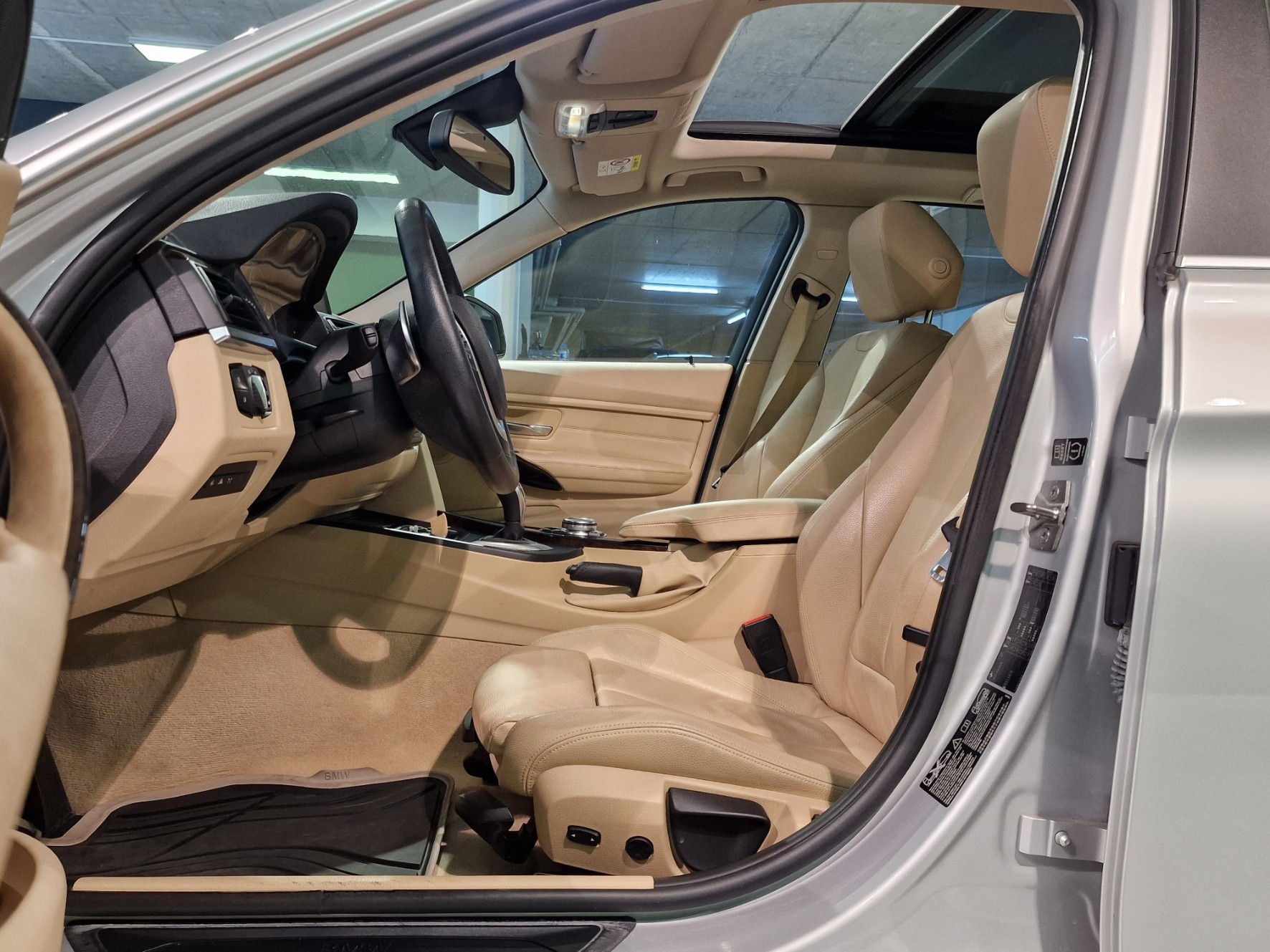 BMW 335i xDrive Touring Modern Line Steptronic-image-6