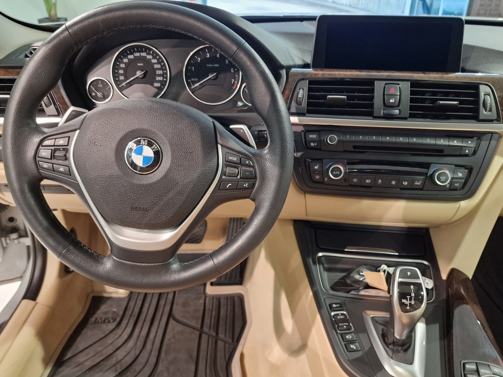 BMW 335i xDrive Touring Modern Line Steptronic-image-8
