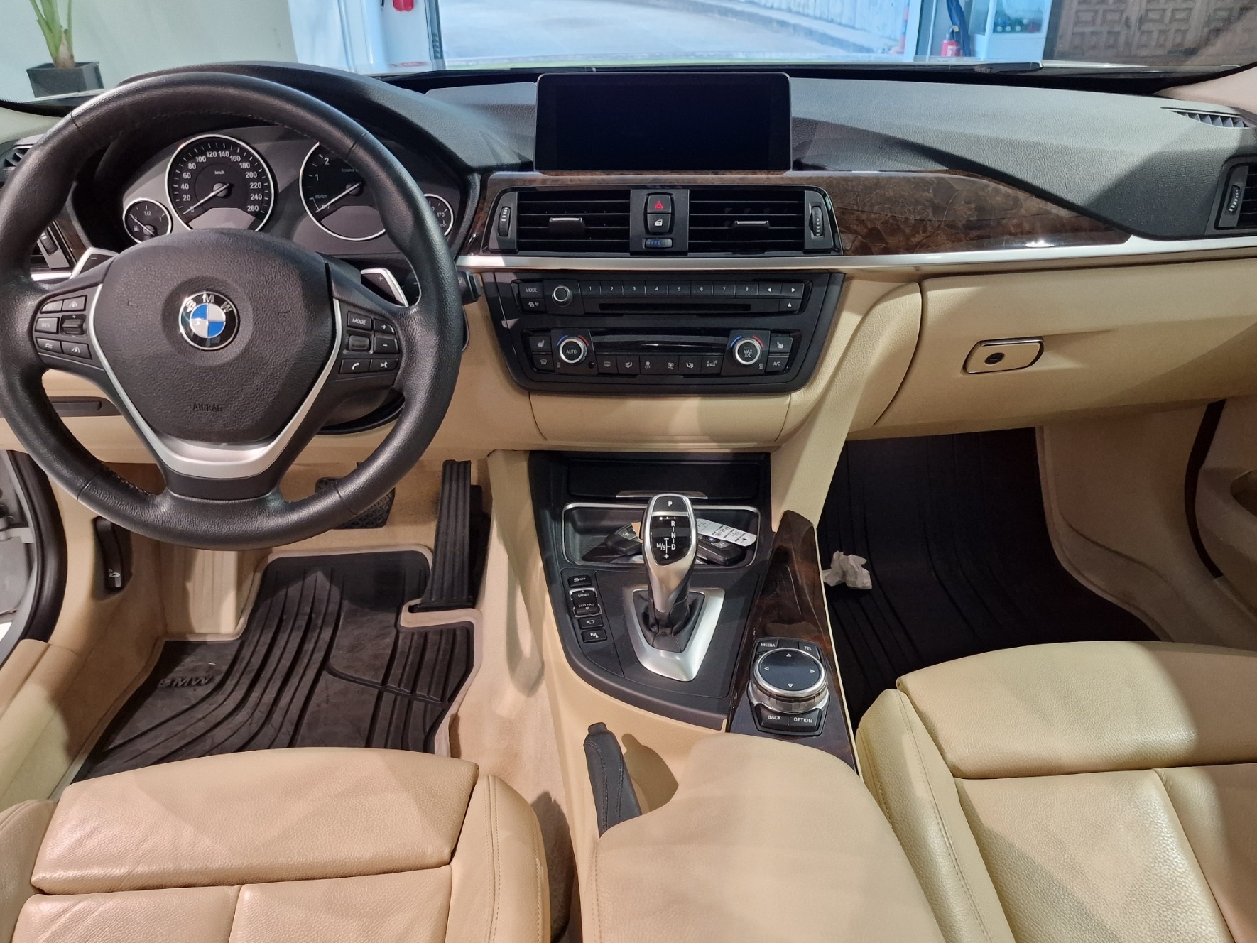 BMW 335i xDrive Touring Modern Line Steptronic-image-9