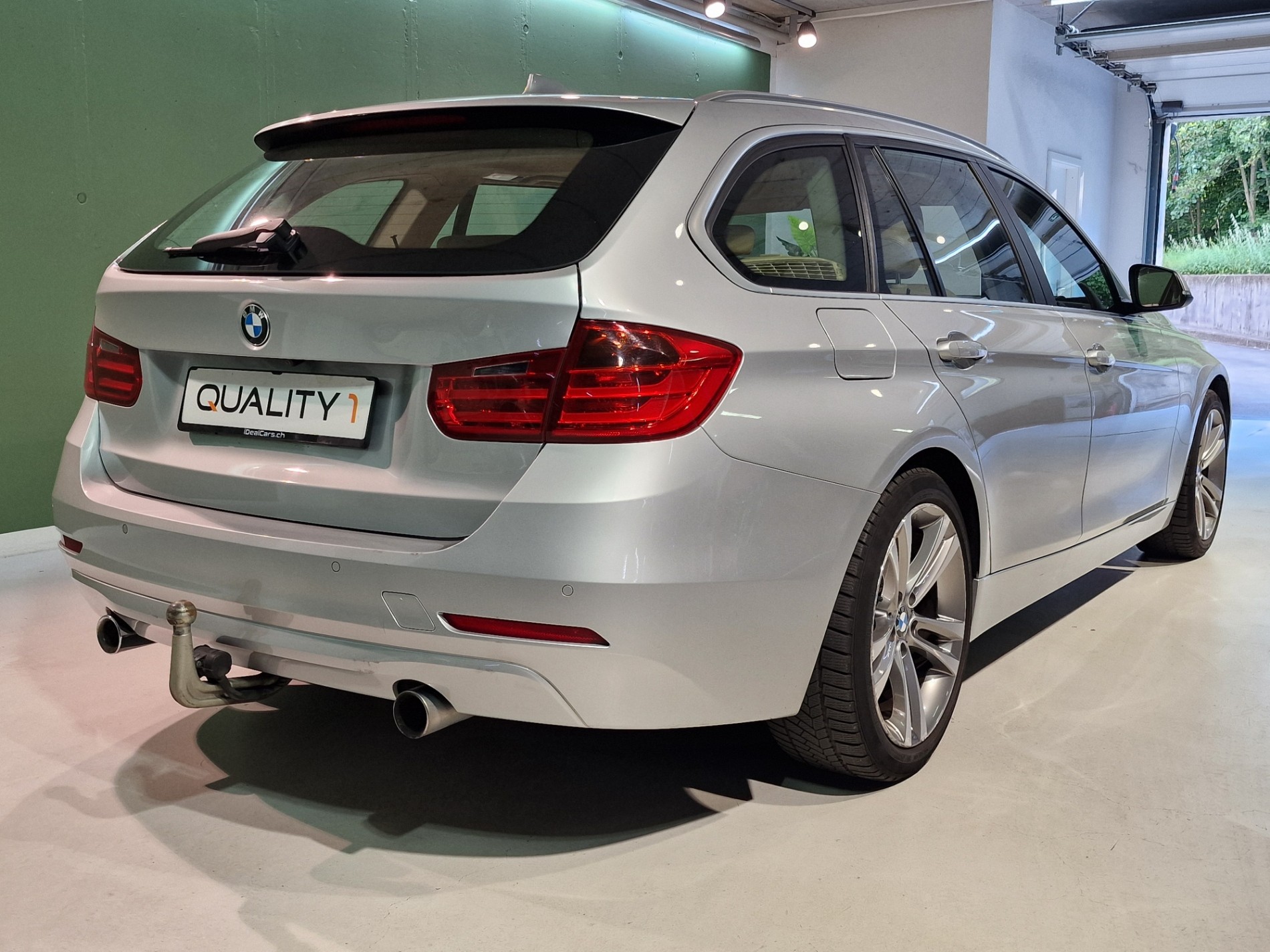 BMW 335i xDrive Touring Modern Line Steptronic-image-3