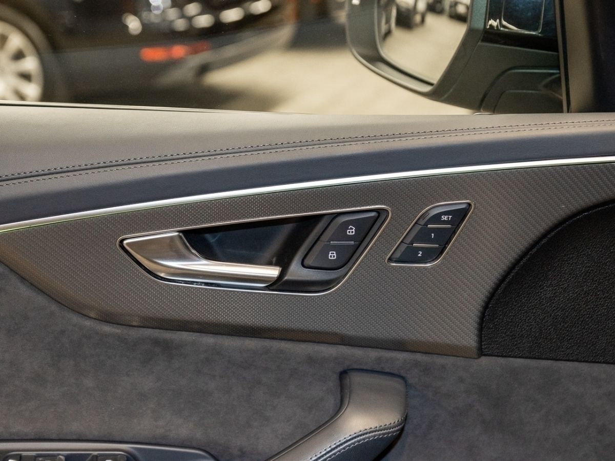 AUDI RSQ8 quattro tiptronic-image-24