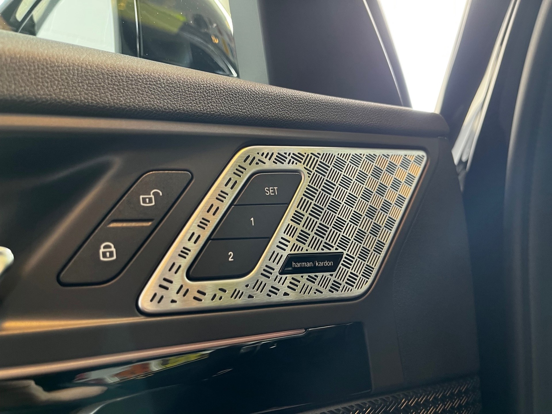 BMW X1 xDrive 23i 48V-image-24