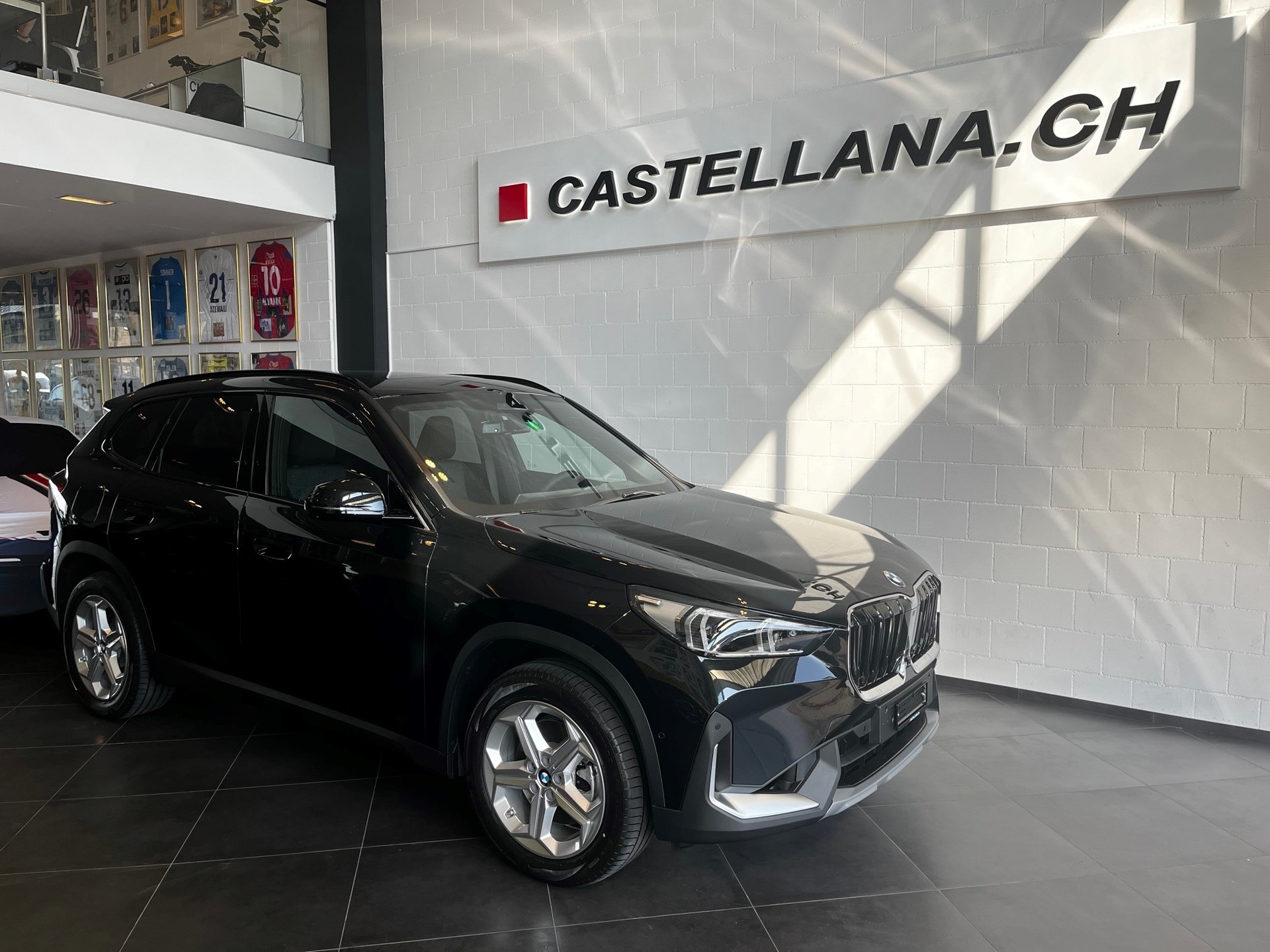 BMW X1 xDrive 23i 48V-image-0