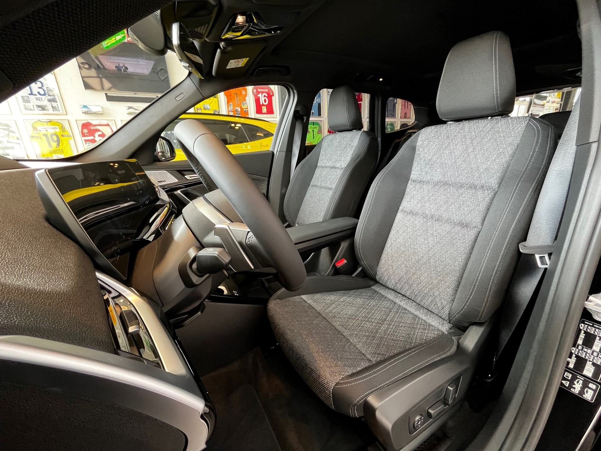 BMW X1 xDrive 23i 48V-image-12