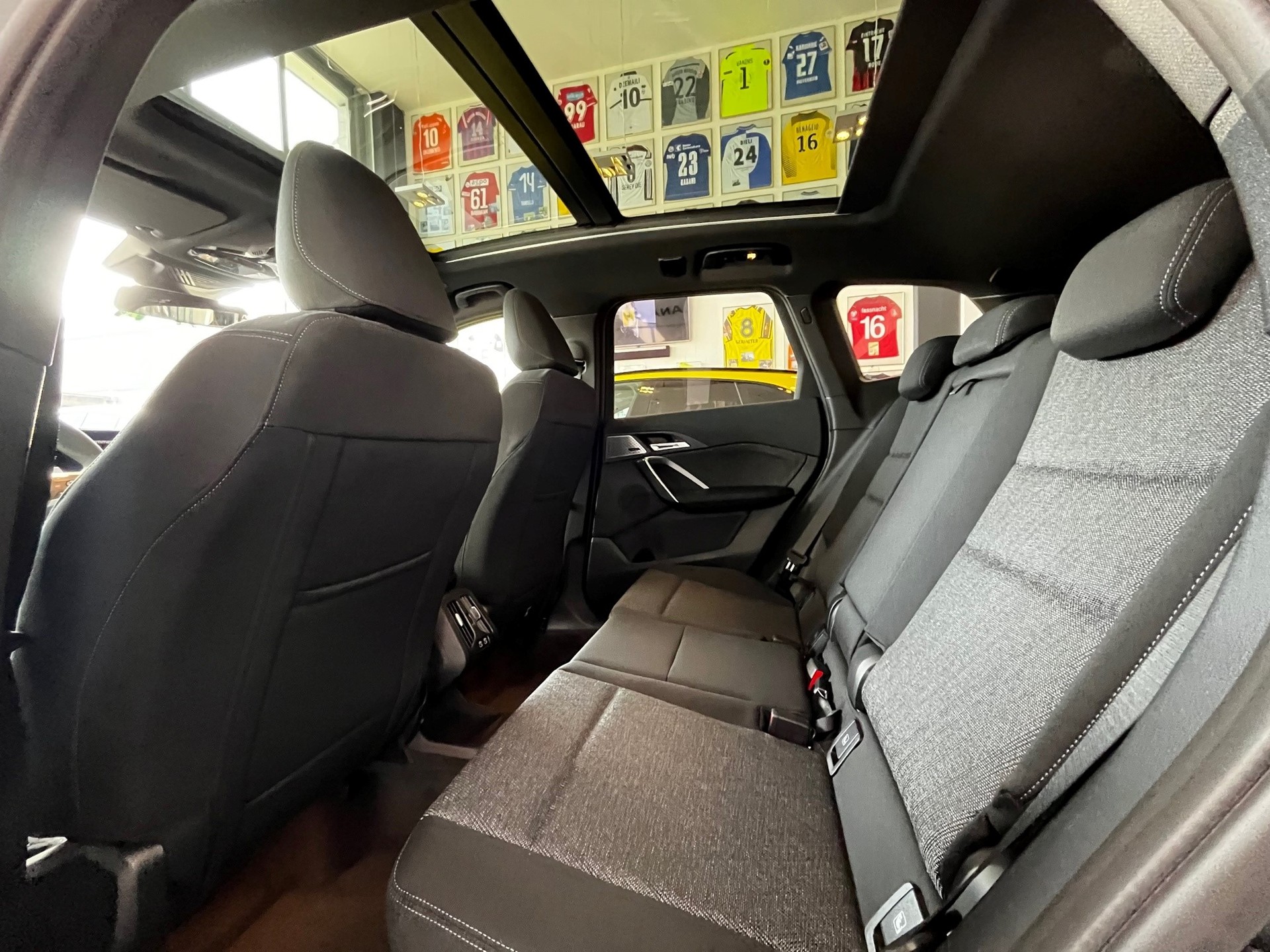 BMW X1 xDrive 23i 48V-image-15