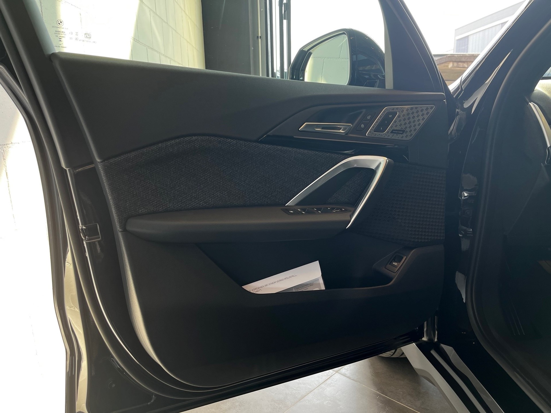 BMW X1 xDrive 23i 48V-image-10