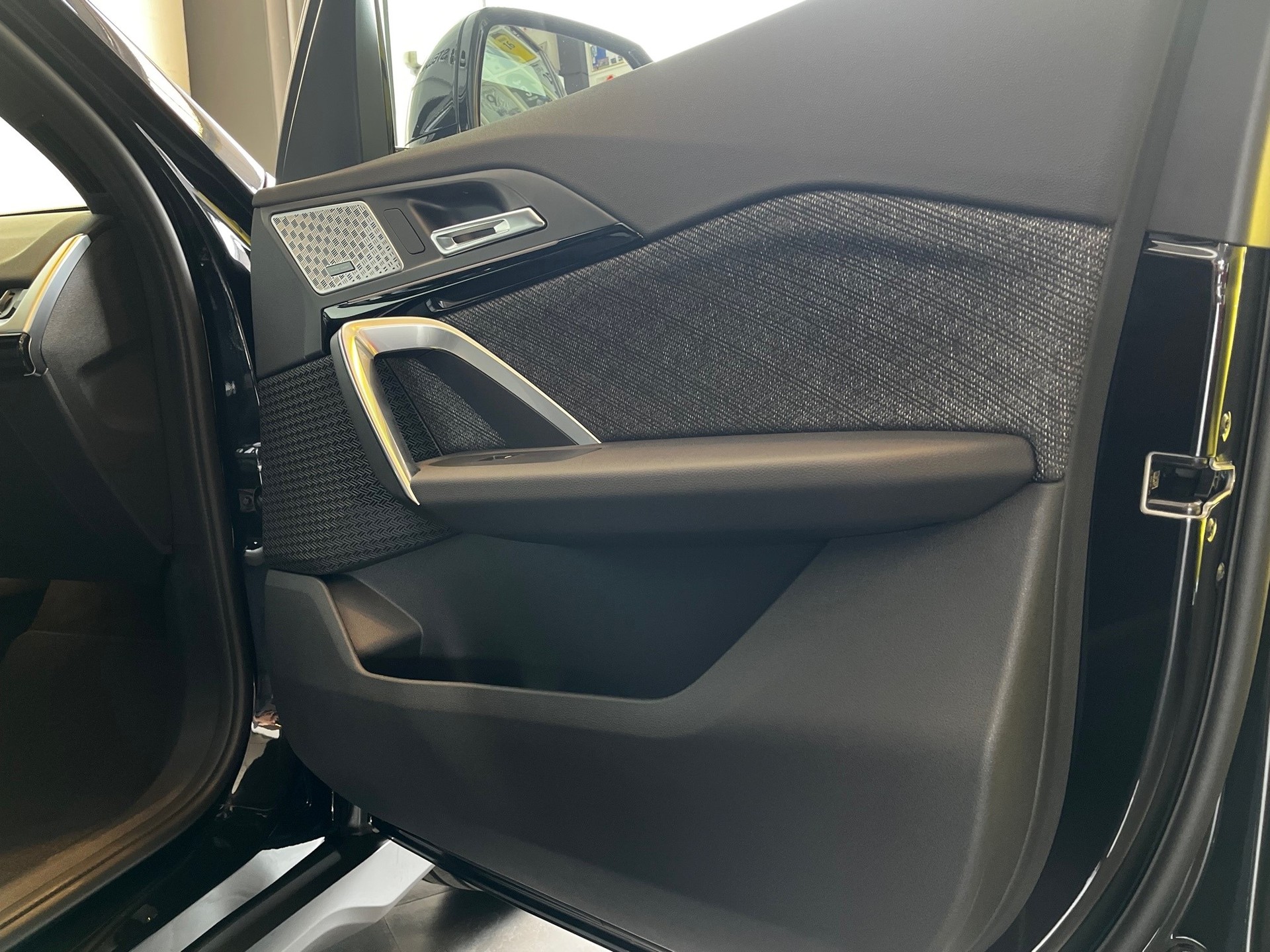 BMW X1 xDrive 23i 48V-image-18