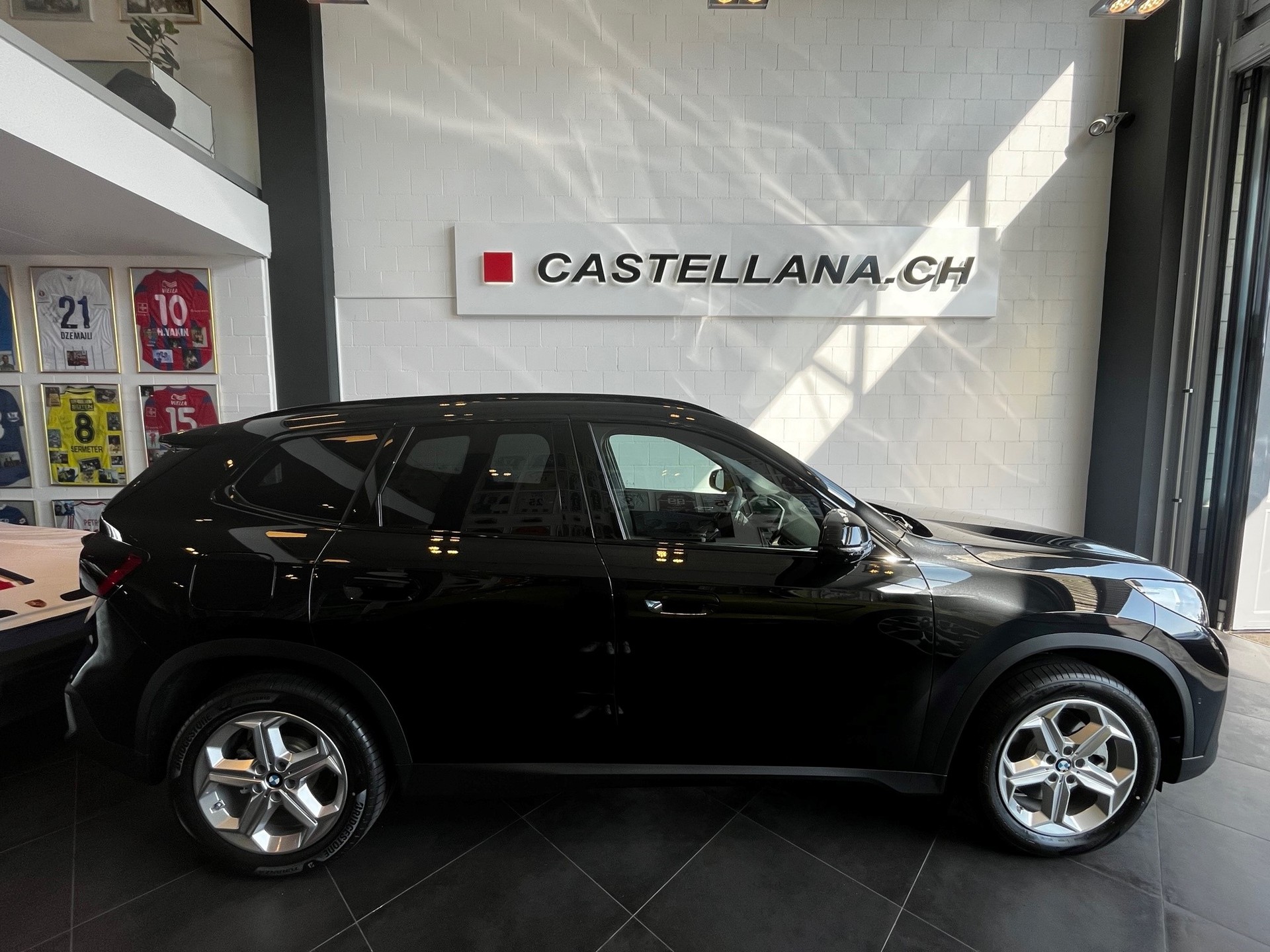 BMW X1 xDrive 23i 48V-image-3