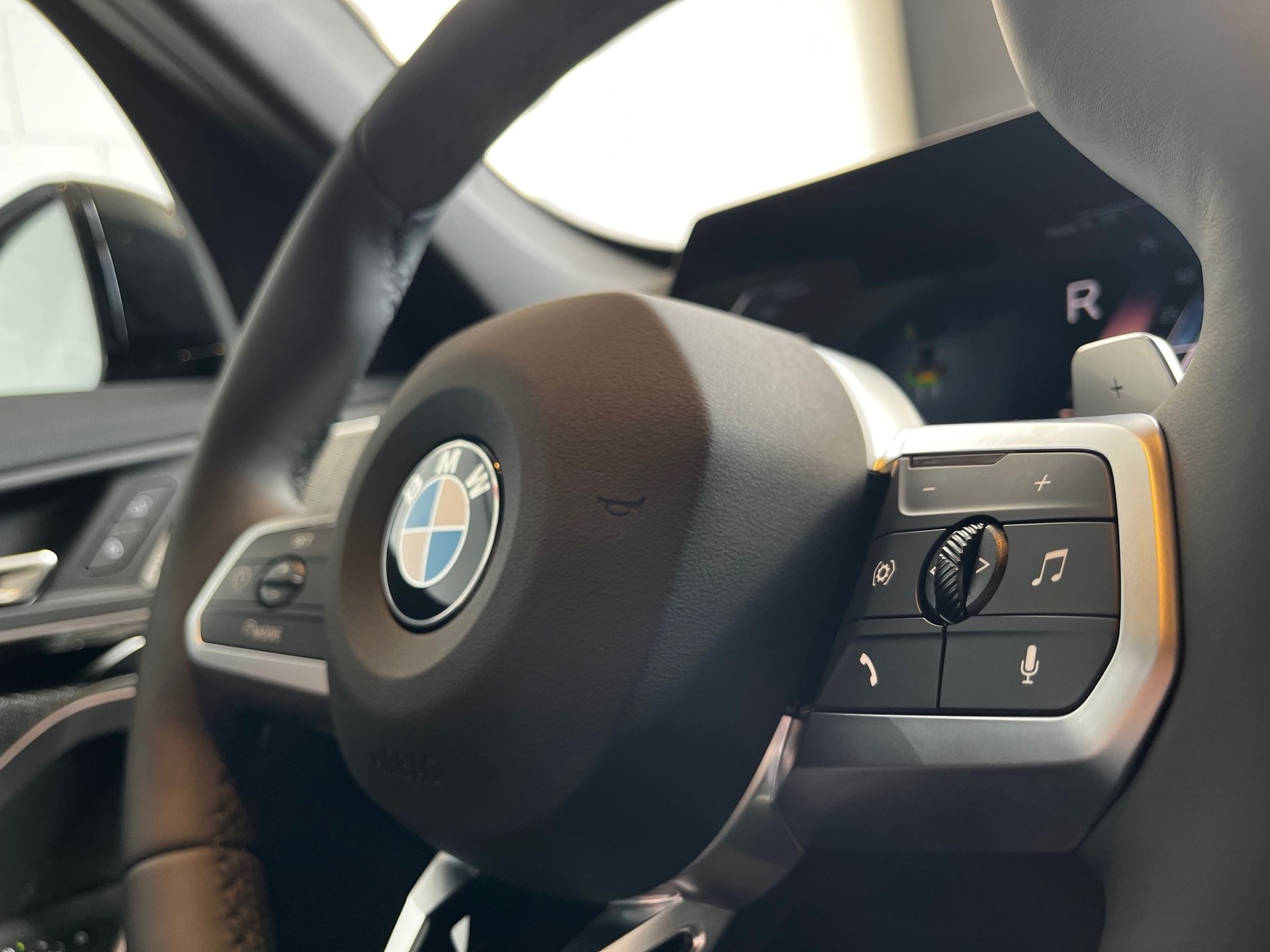 BMW X1 xDrive 23i 48V-image-23
