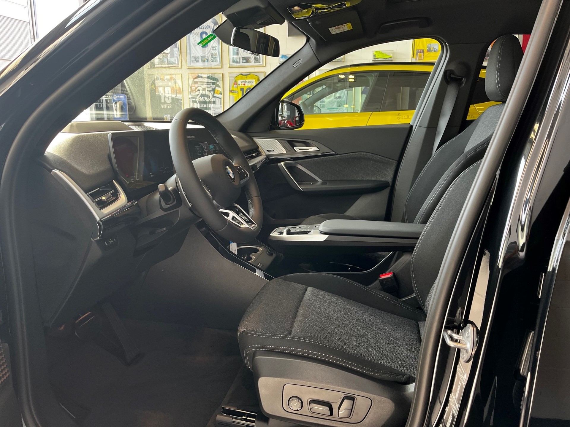 BMW X1 xDrive 23i 48V-image-11