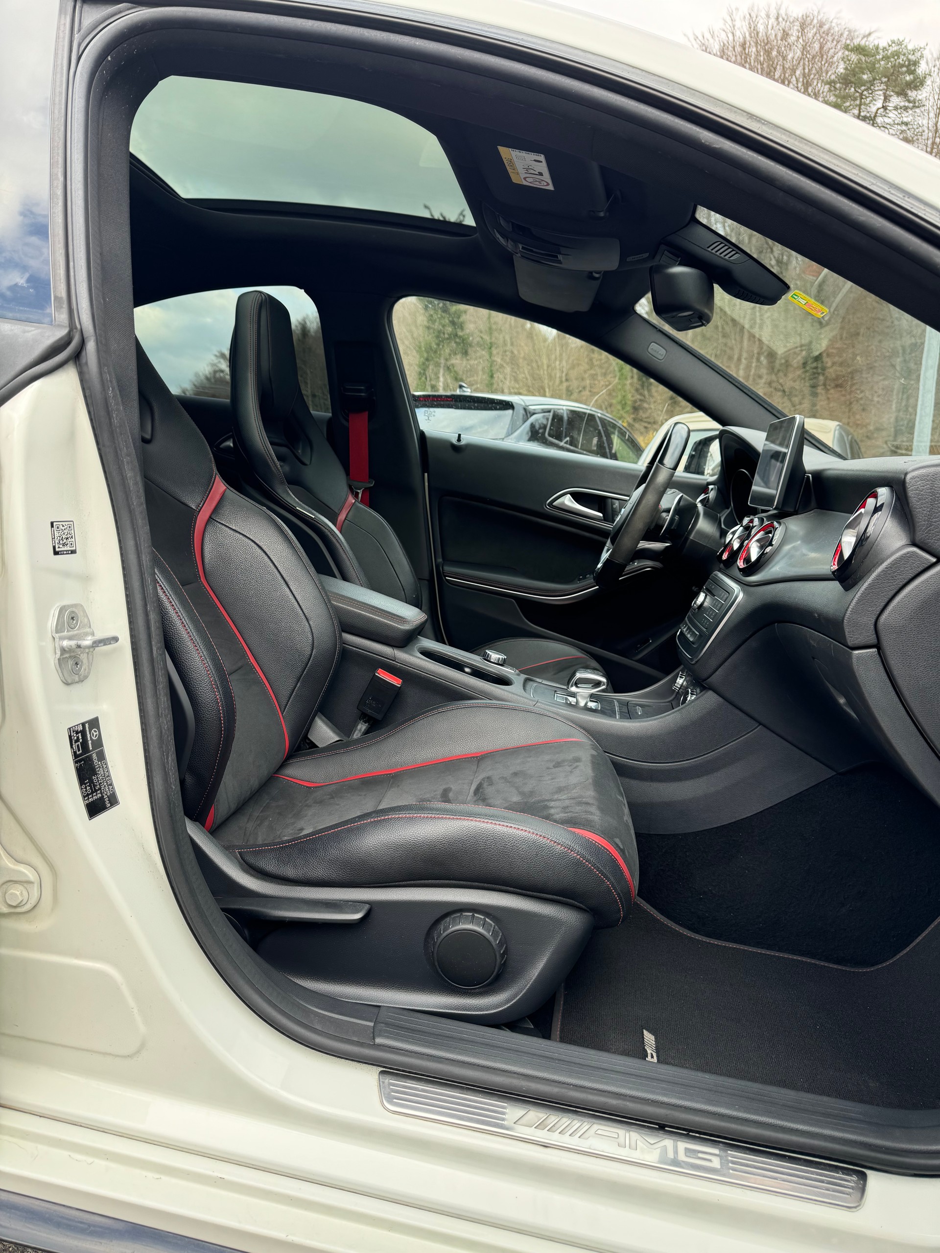 MERCEDES-BENZ CLA 45 AMG 4Matic Speedshift-image-10