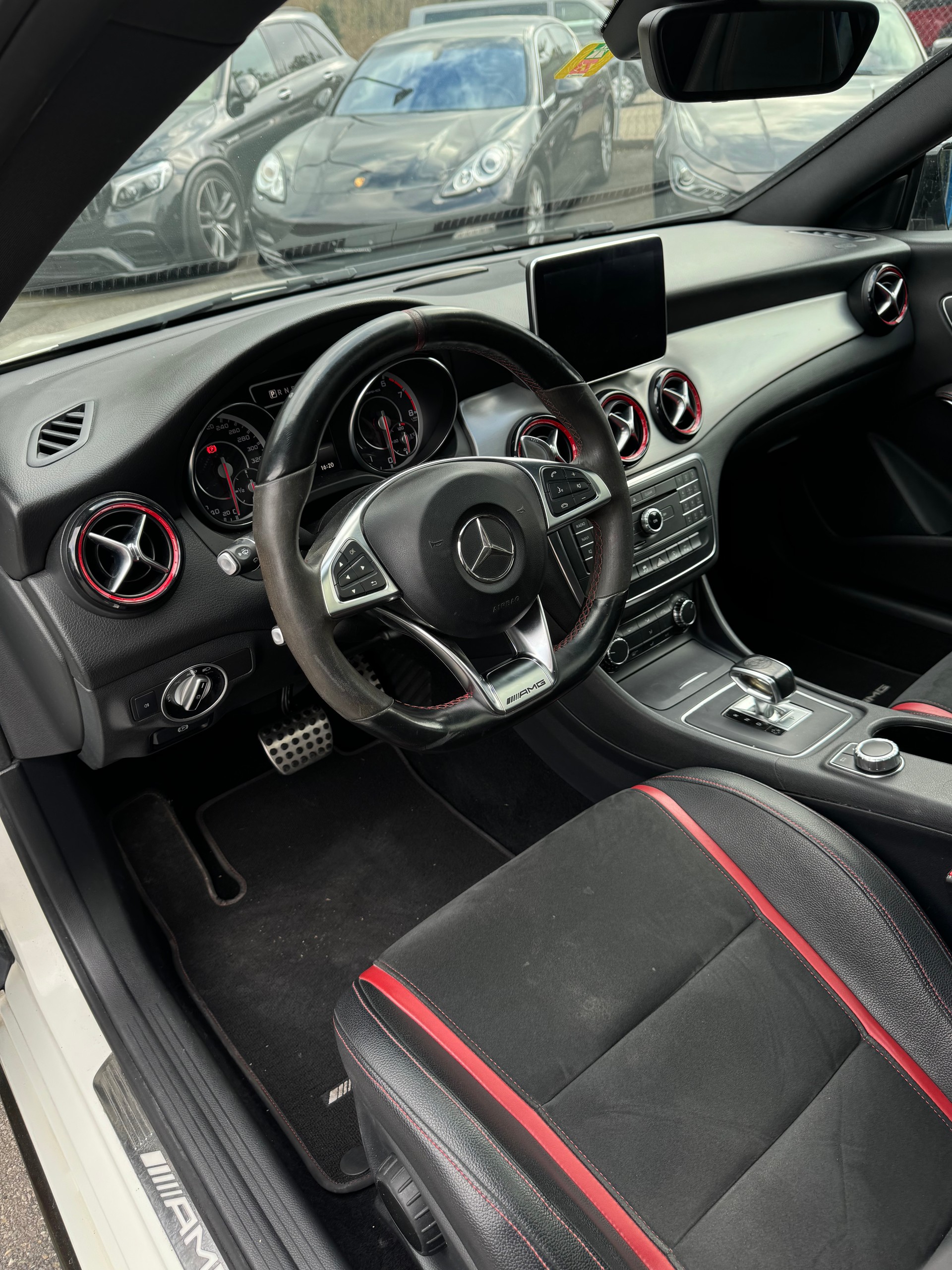 MERCEDES-BENZ CLA 45 AMG 4Matic Speedshift-image-6