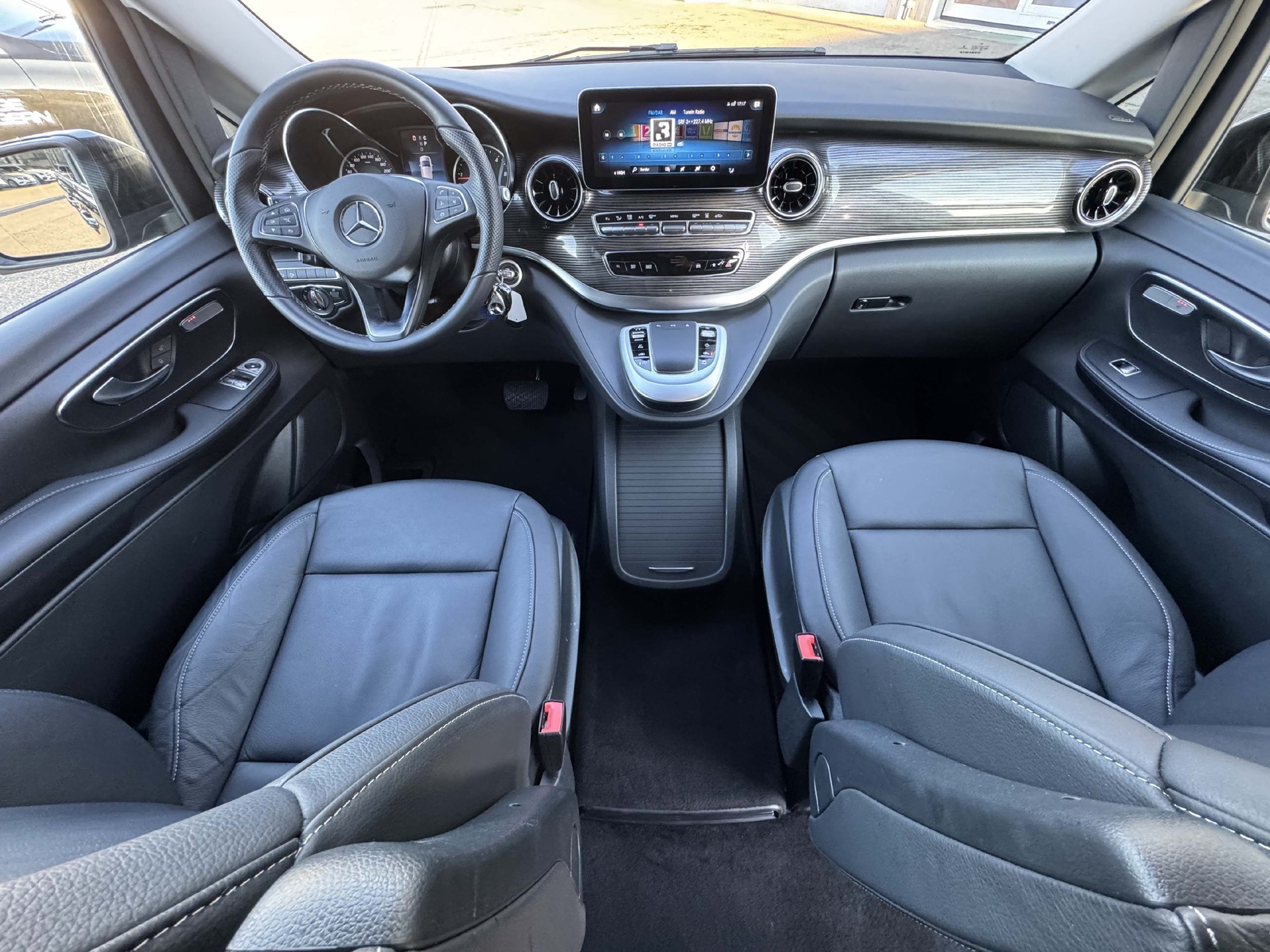 MERCEDES-BENZ V 250d Avantgarde lang Van-image-8