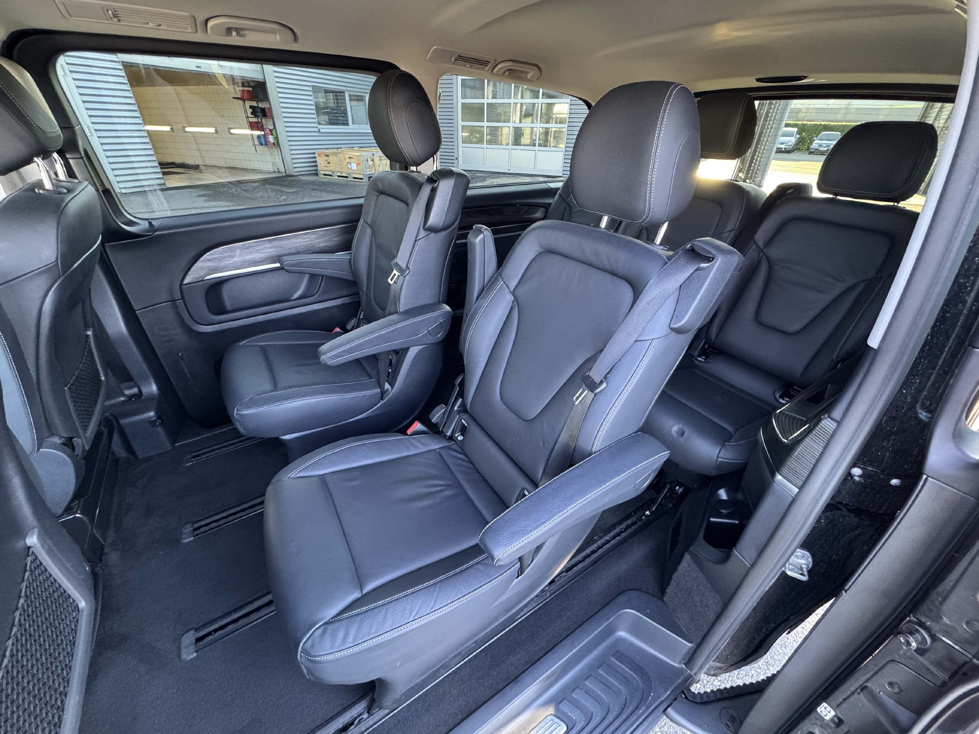 MERCEDES-BENZ V 250d Avantgarde lang Van-image-10