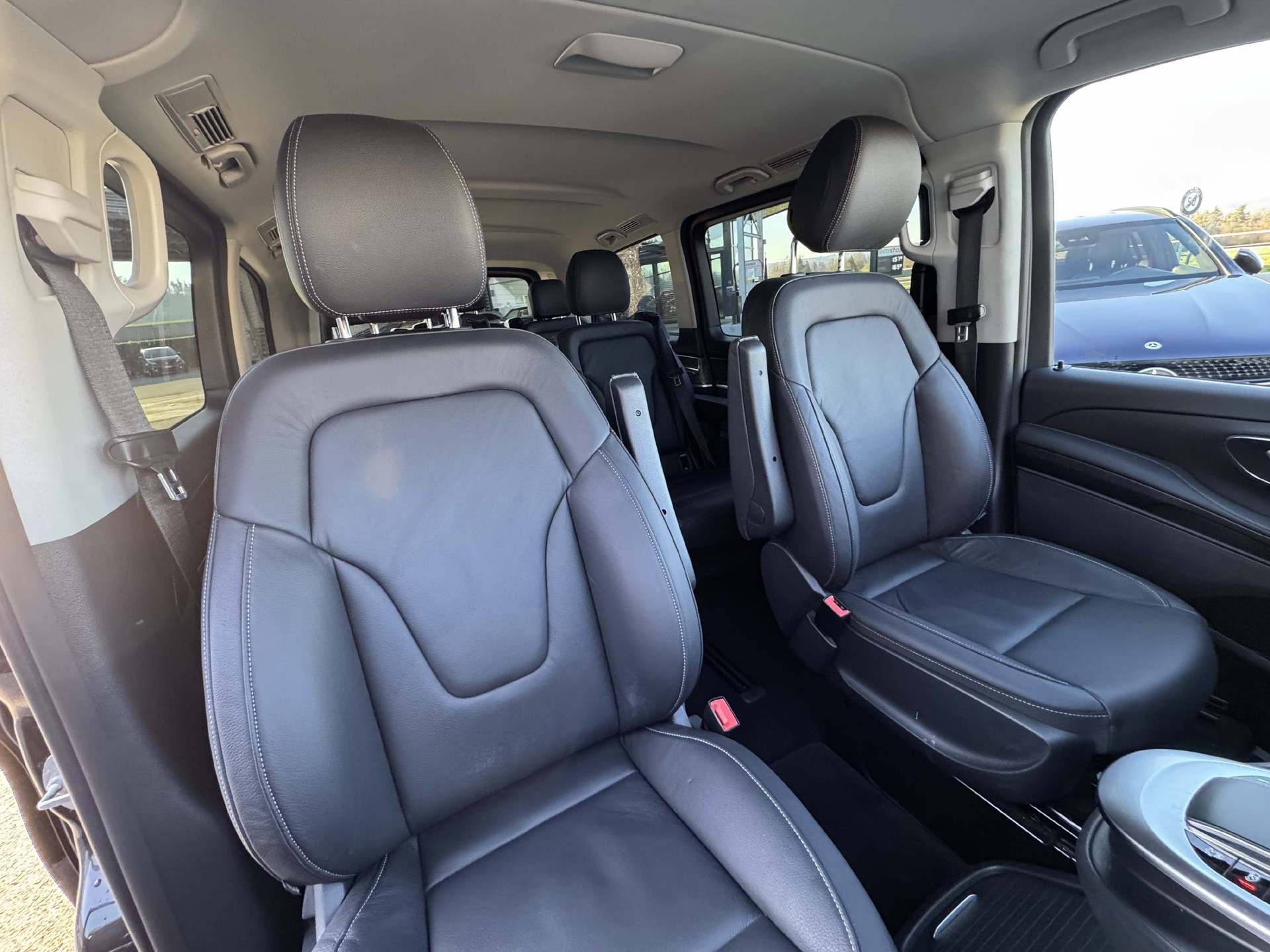 MERCEDES-BENZ V 250d Avantgarde lang Van-image-9