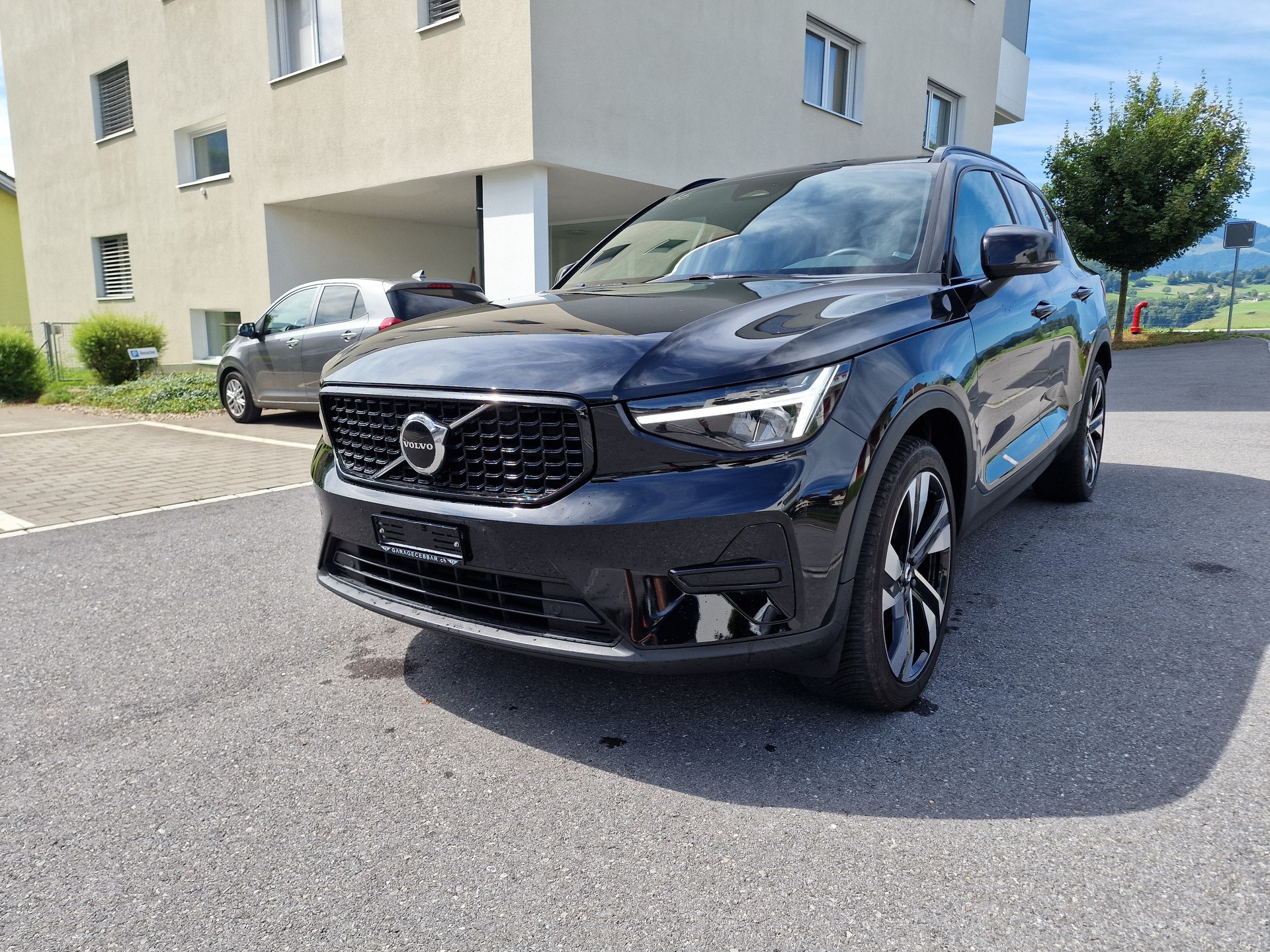 VOLVO XC40 B4 Benzin Mild Hybrid Plus Dark DCT-image-1