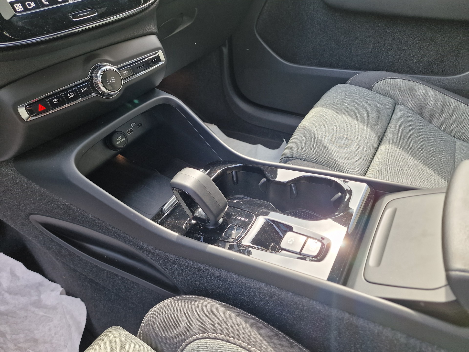 VOLVO XC40 B4 Benzin Mild Hybrid Plus Dark DCT-image-16
