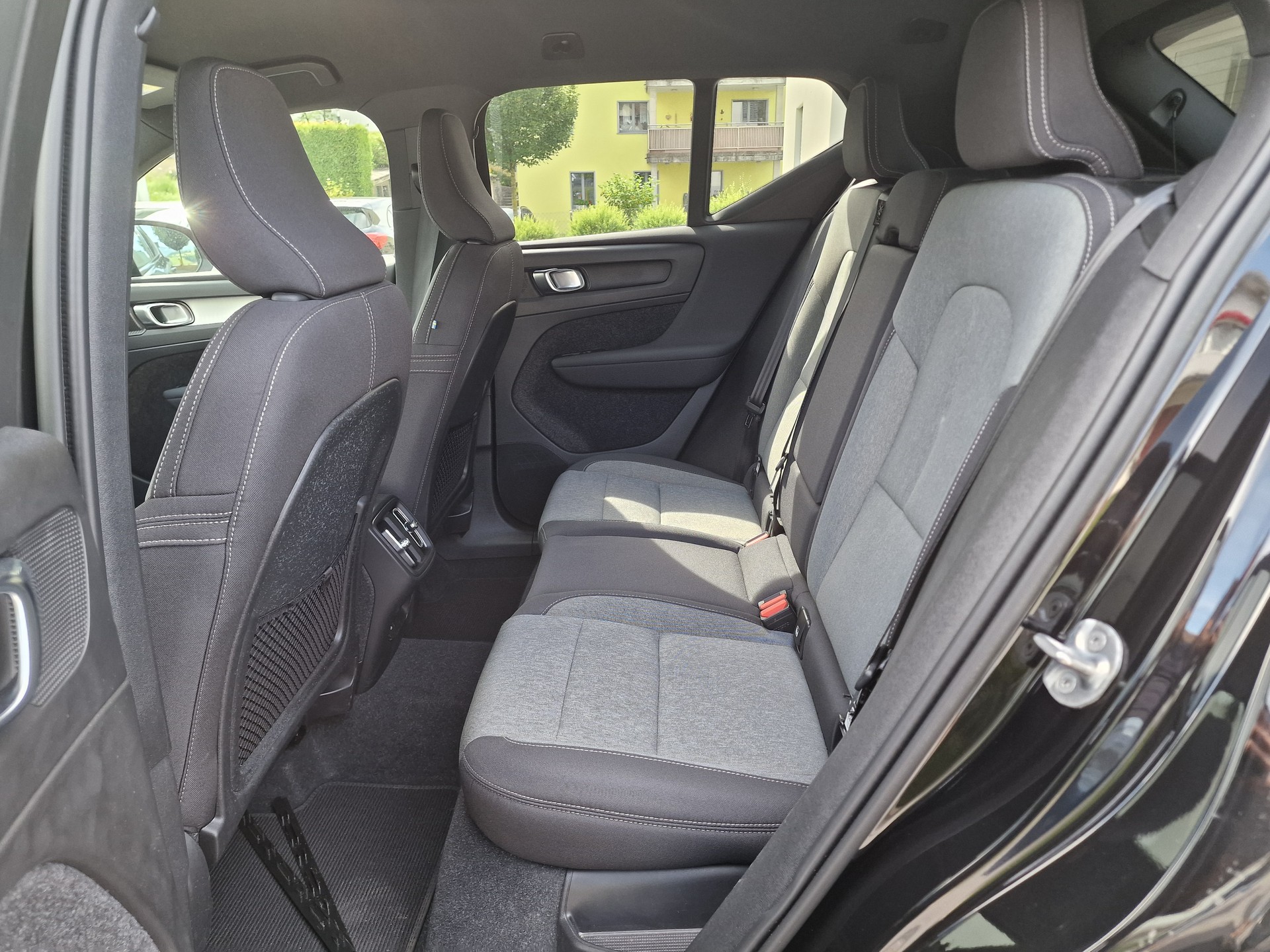 VOLVO XC40 B4 Benzin Mild Hybrid Plus Dark DCT-image-13