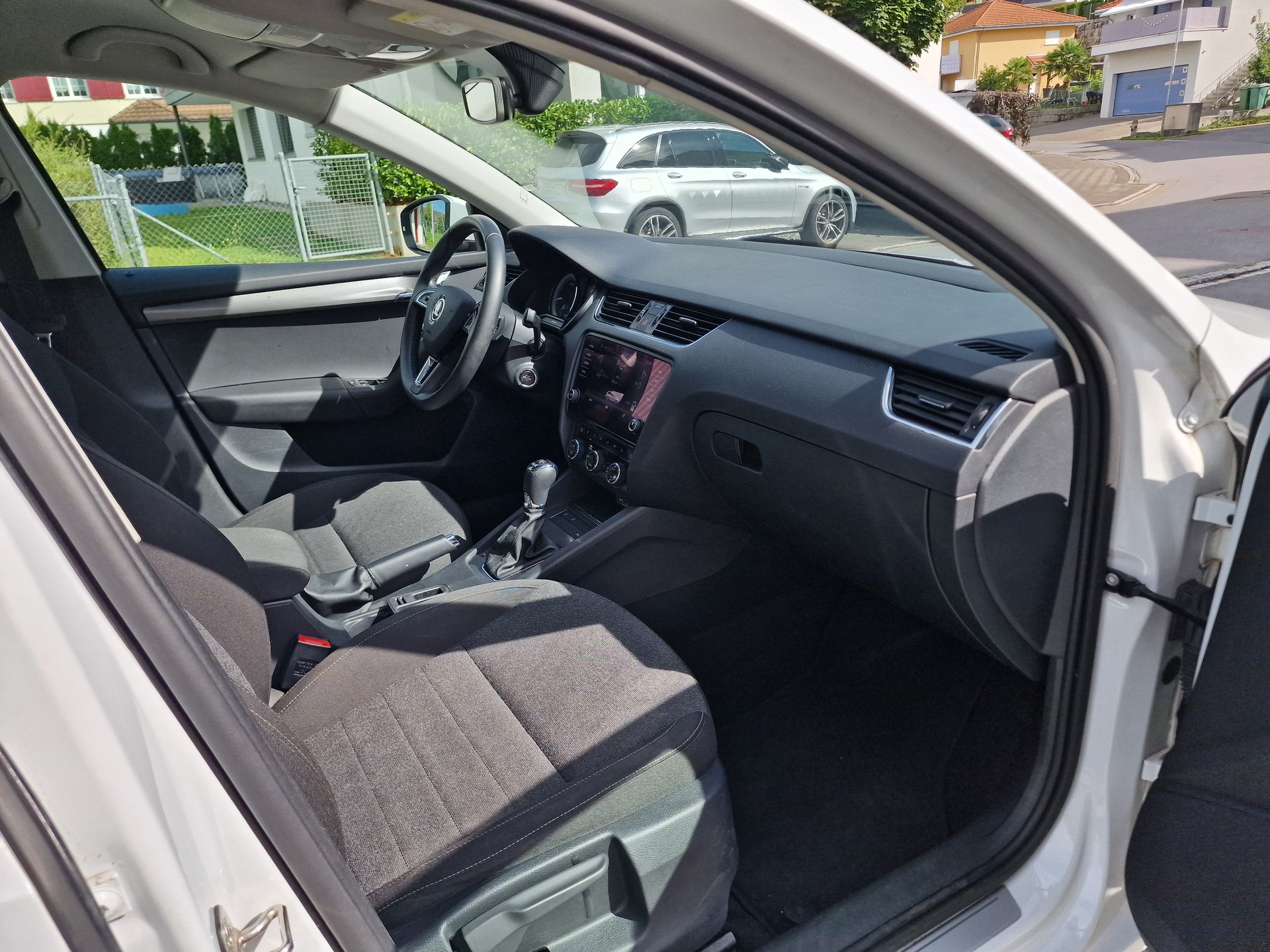 VOLVO XC40 B4 Benzin Mild Hybrid Plus Dark DCT-image-11