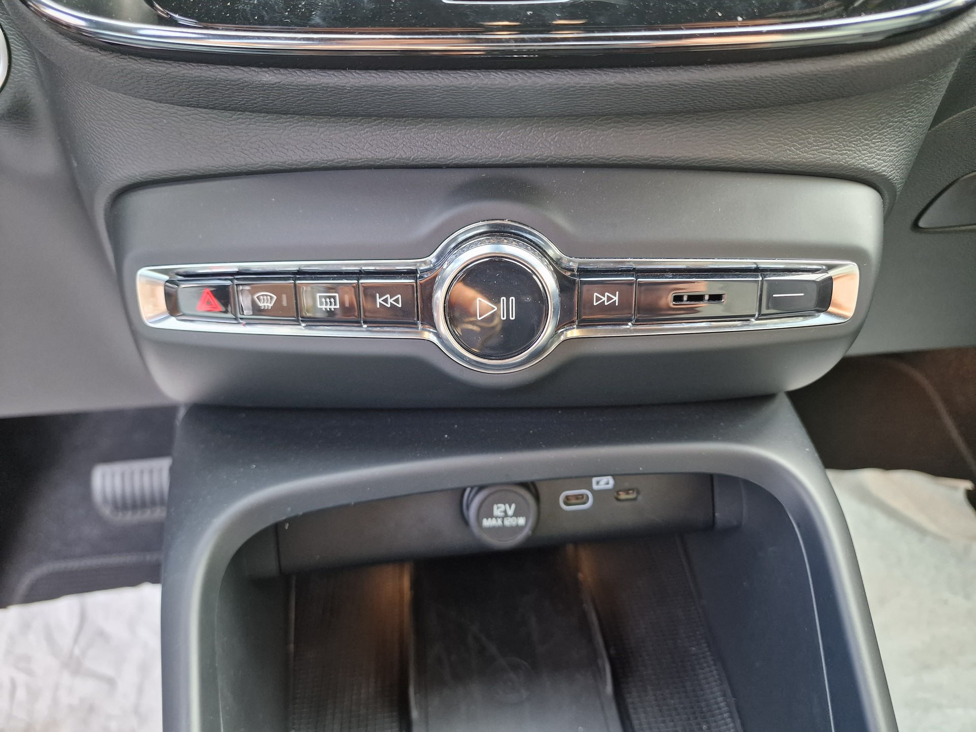 VOLVO XC40 B4 Benzin Mild Hybrid Plus Dark DCT-image-19