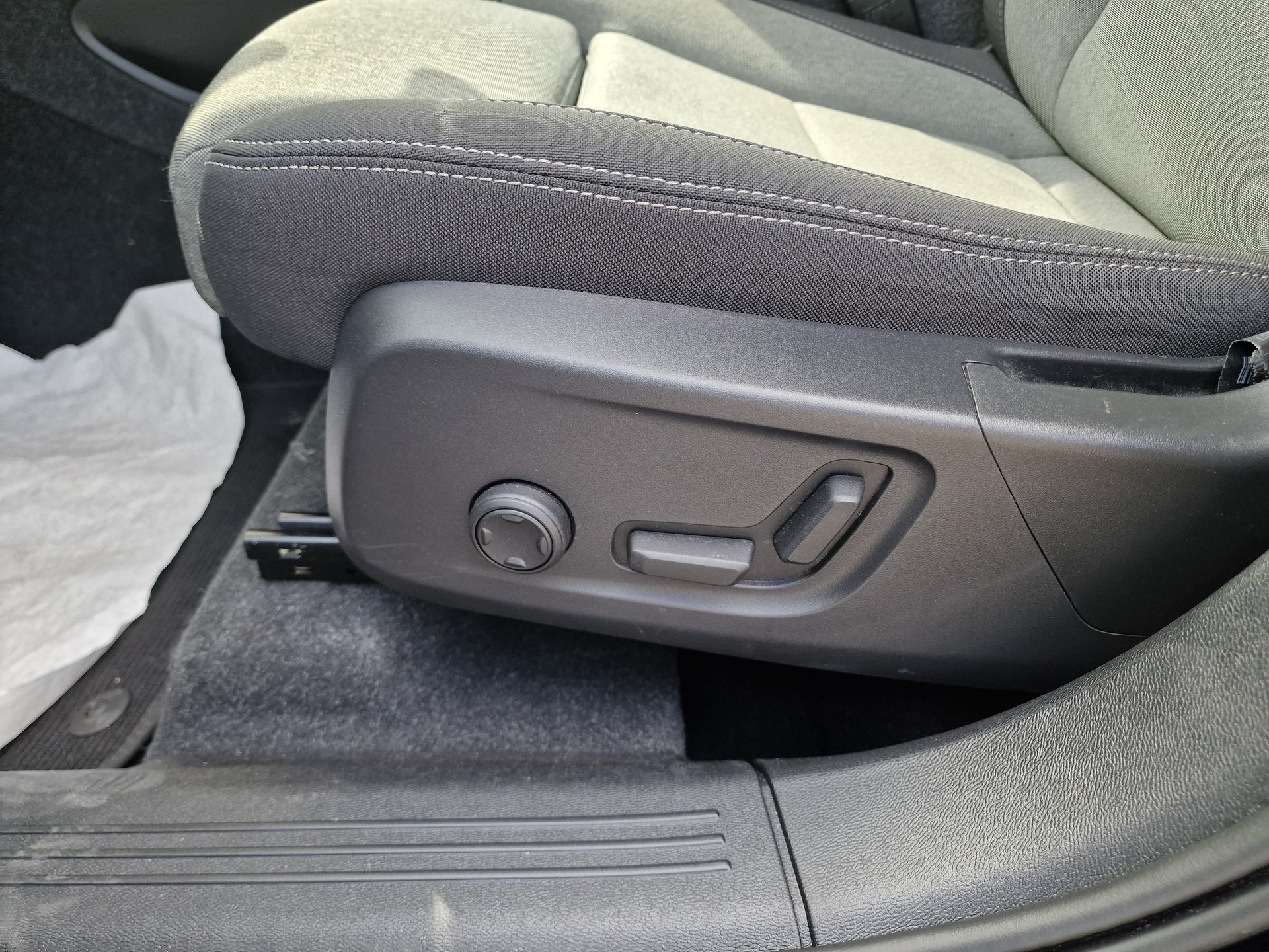 VOLVO XC40 B4 Benzin Mild Hybrid Plus Dark DCT-image-10