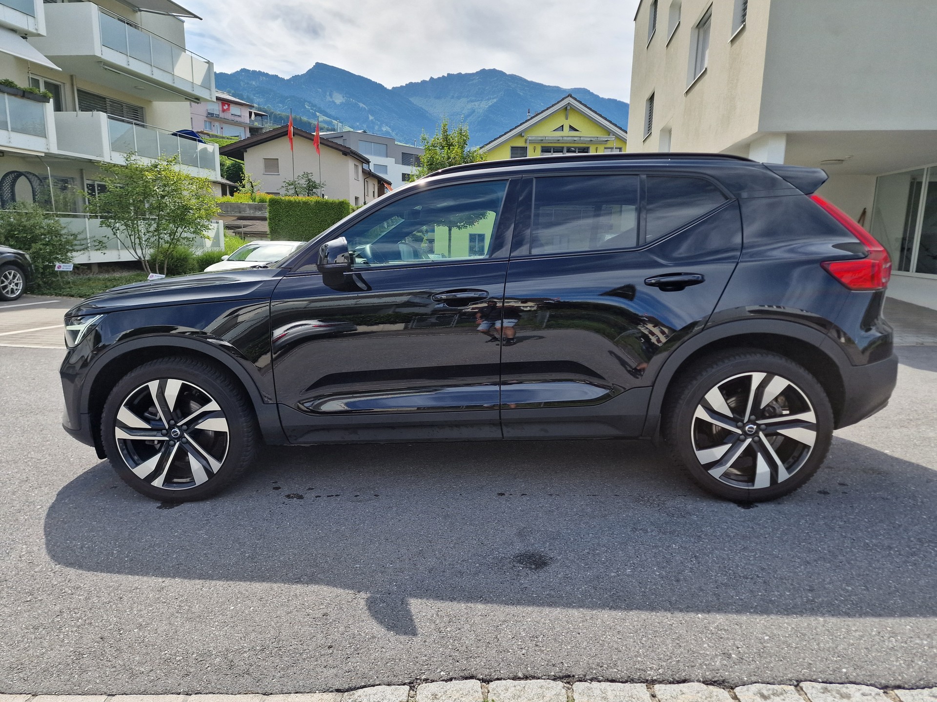 VOLVO XC40 B4 Benzin Mild Hybrid Plus Dark DCT-image-0