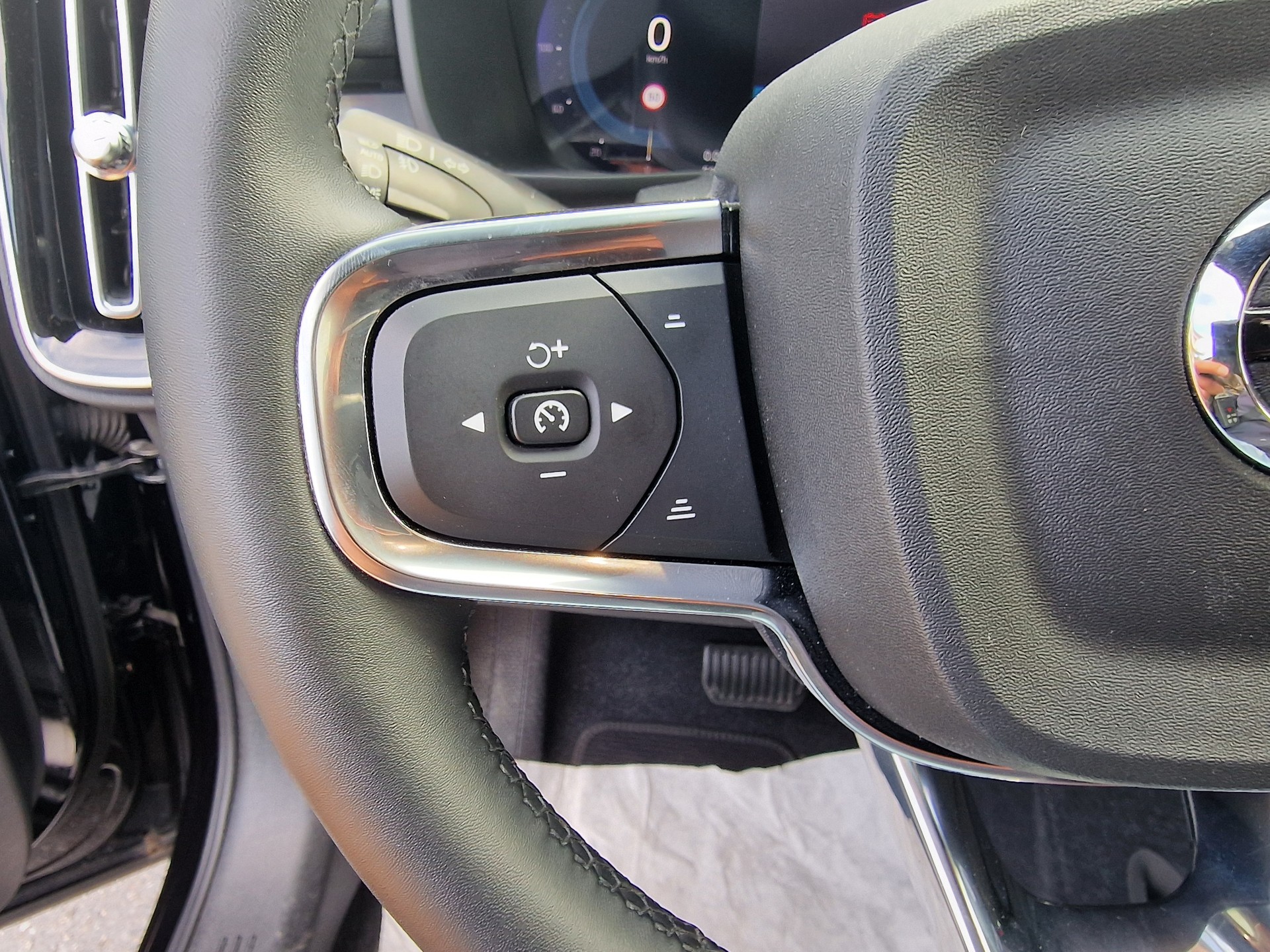 VOLVO XC40 B4 Benzin Mild Hybrid Plus Dark DCT-image-15