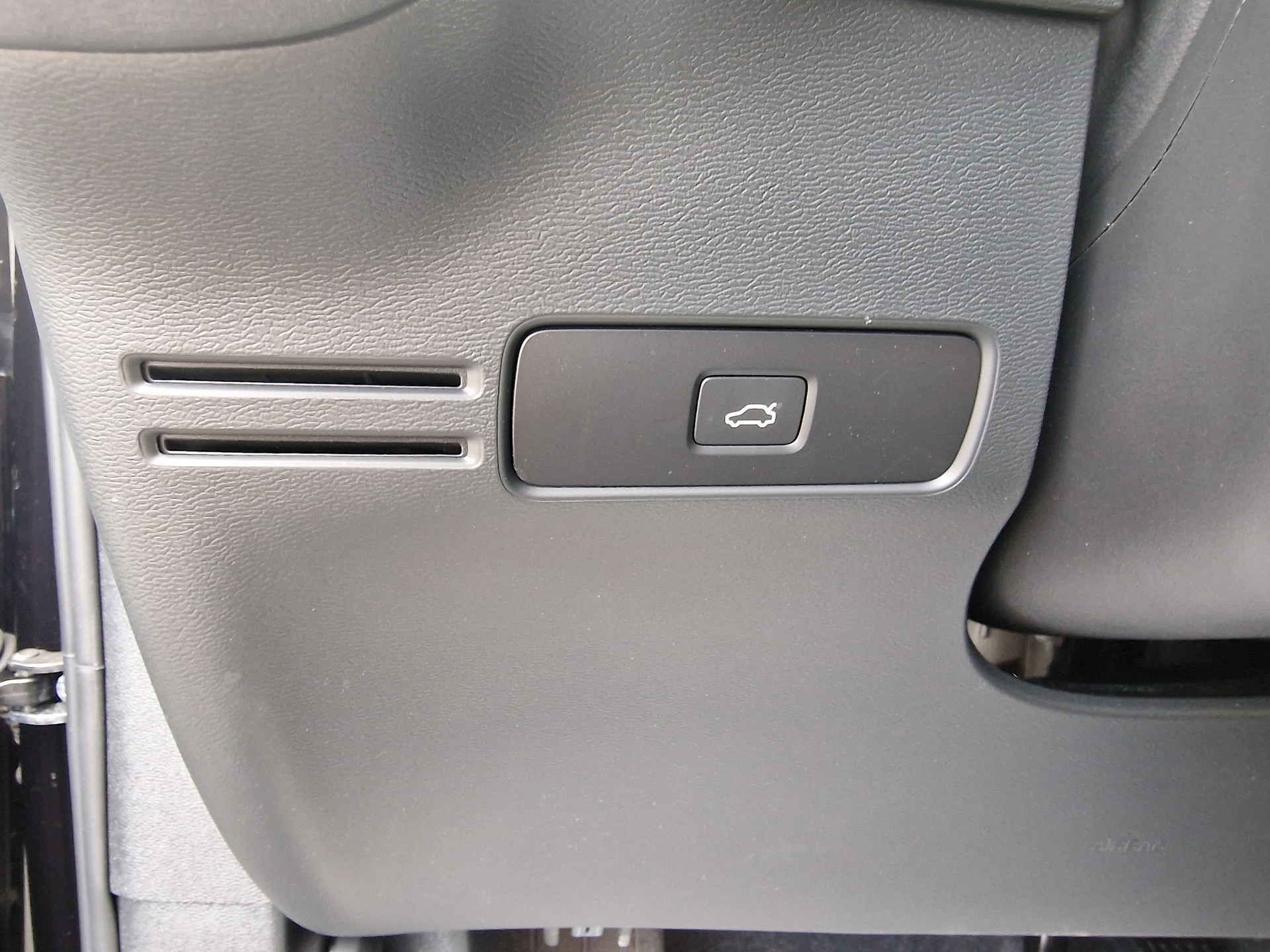 VOLVO XC40 B4 Benzin Mild Hybrid Plus Dark DCT-image-20