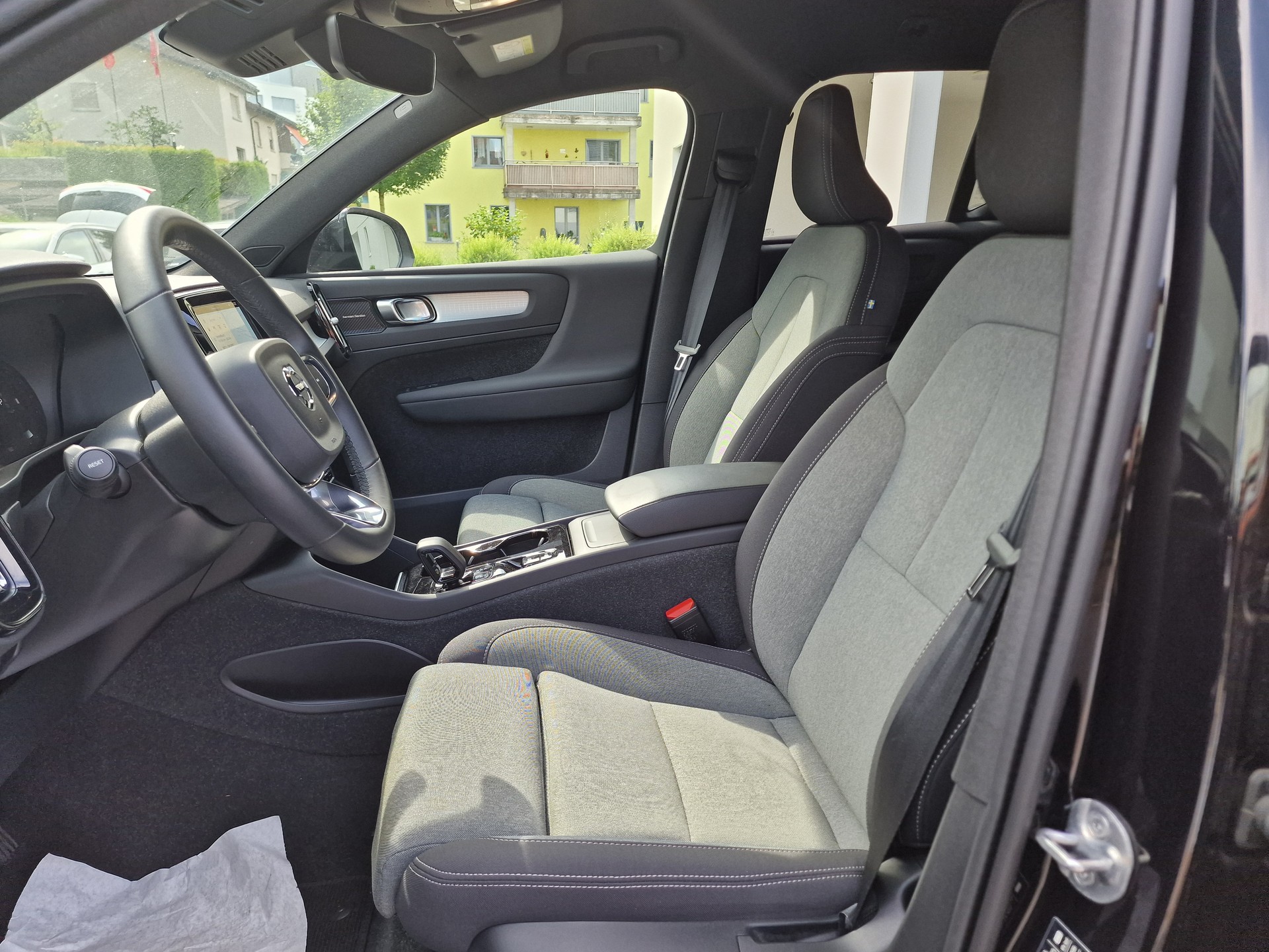 VOLVO XC40 B4 Benzin Mild Hybrid Plus Dark DCT-image-9