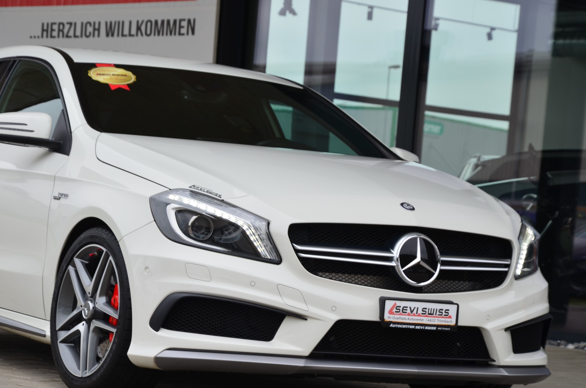 MERCEDES-BENZ A 45 AMG 4Matic Speedshift 7G-DCT*Ab MFK,1 Jahr oder 20'000km Garantie*-image-1
