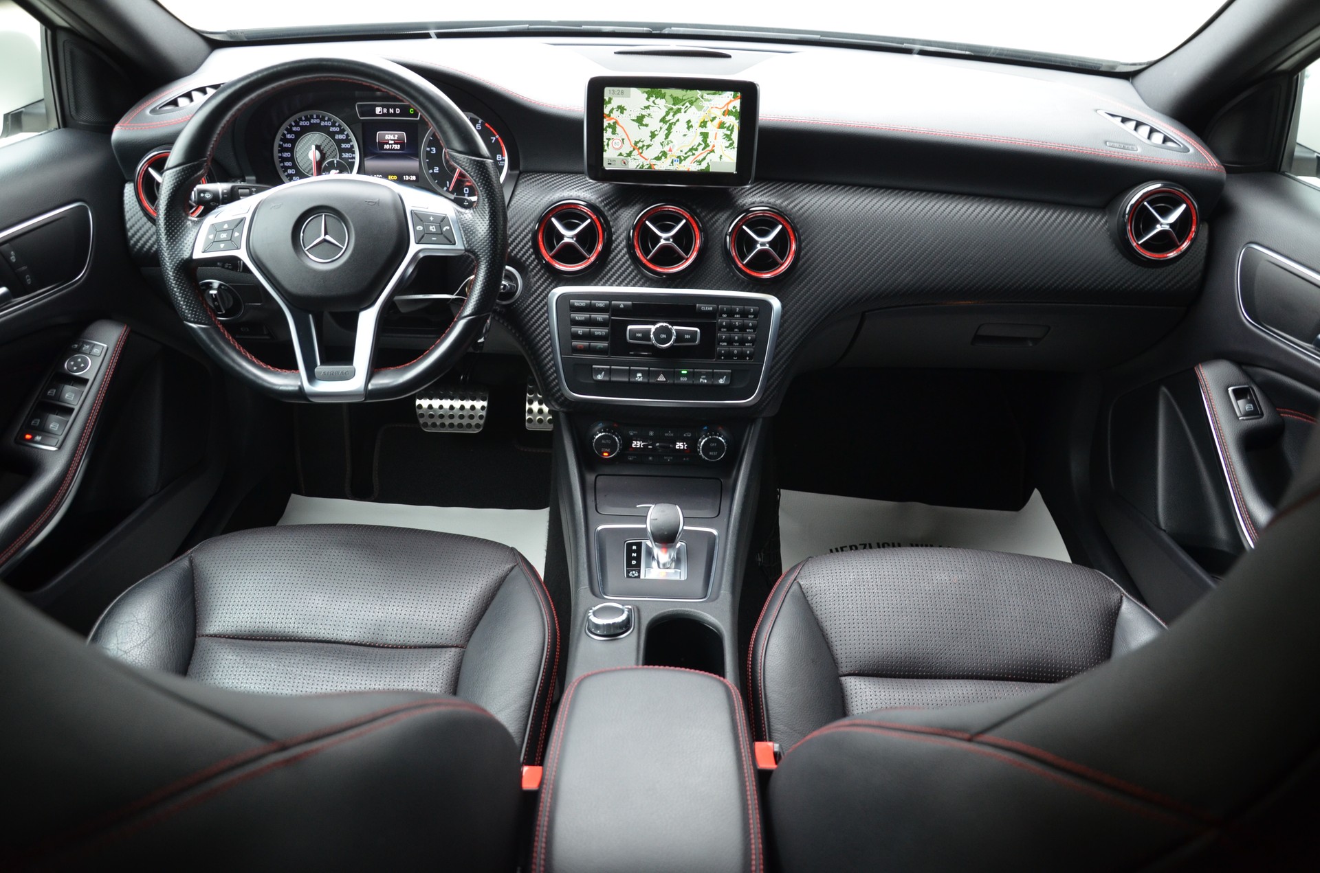 MERCEDES-BENZ A 45 AMG 4Matic Speedshift 7G-DCT*Ab MFK,1 Jahr oder 20'000km Garantie*-image-13